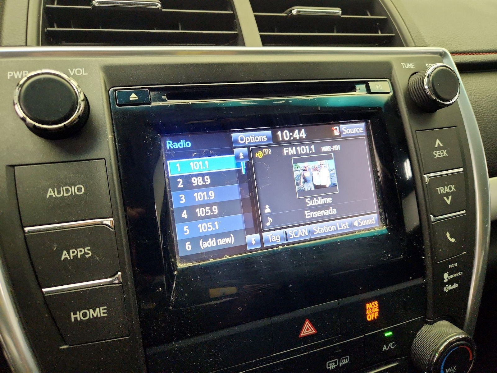 2015 Toyota Camry SE - Photo 16