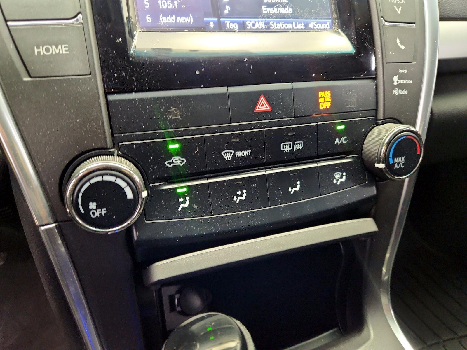 2015 Toyota Camry SE - Photo 17