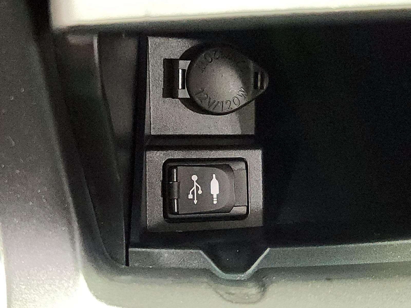 2015 Toyota Camry SE - Photo 19