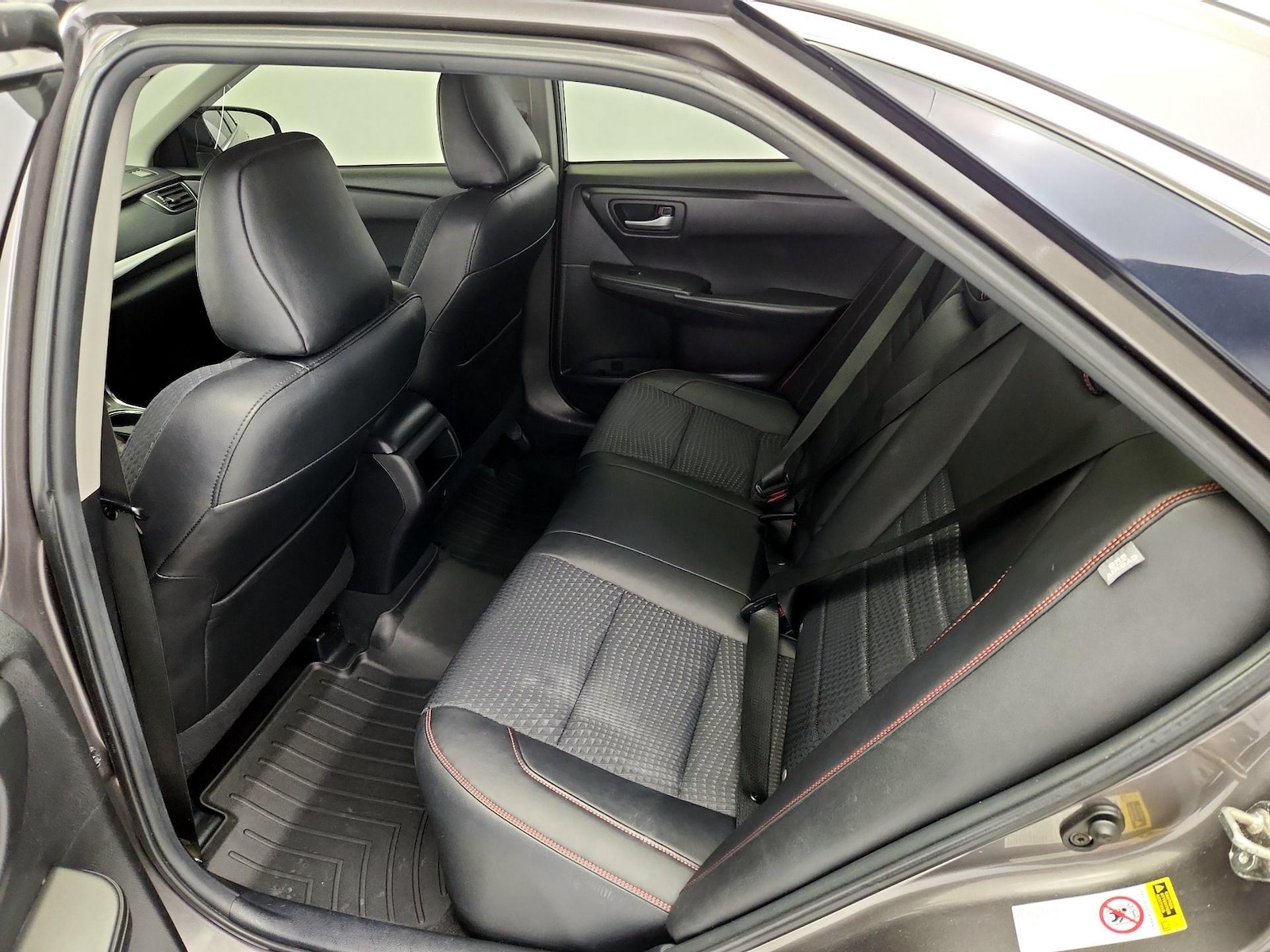 2015 Toyota Camry SE - Photo 20