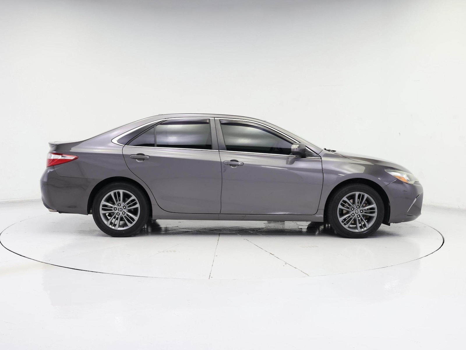 2015 Toyota Camry SE - Photo 8