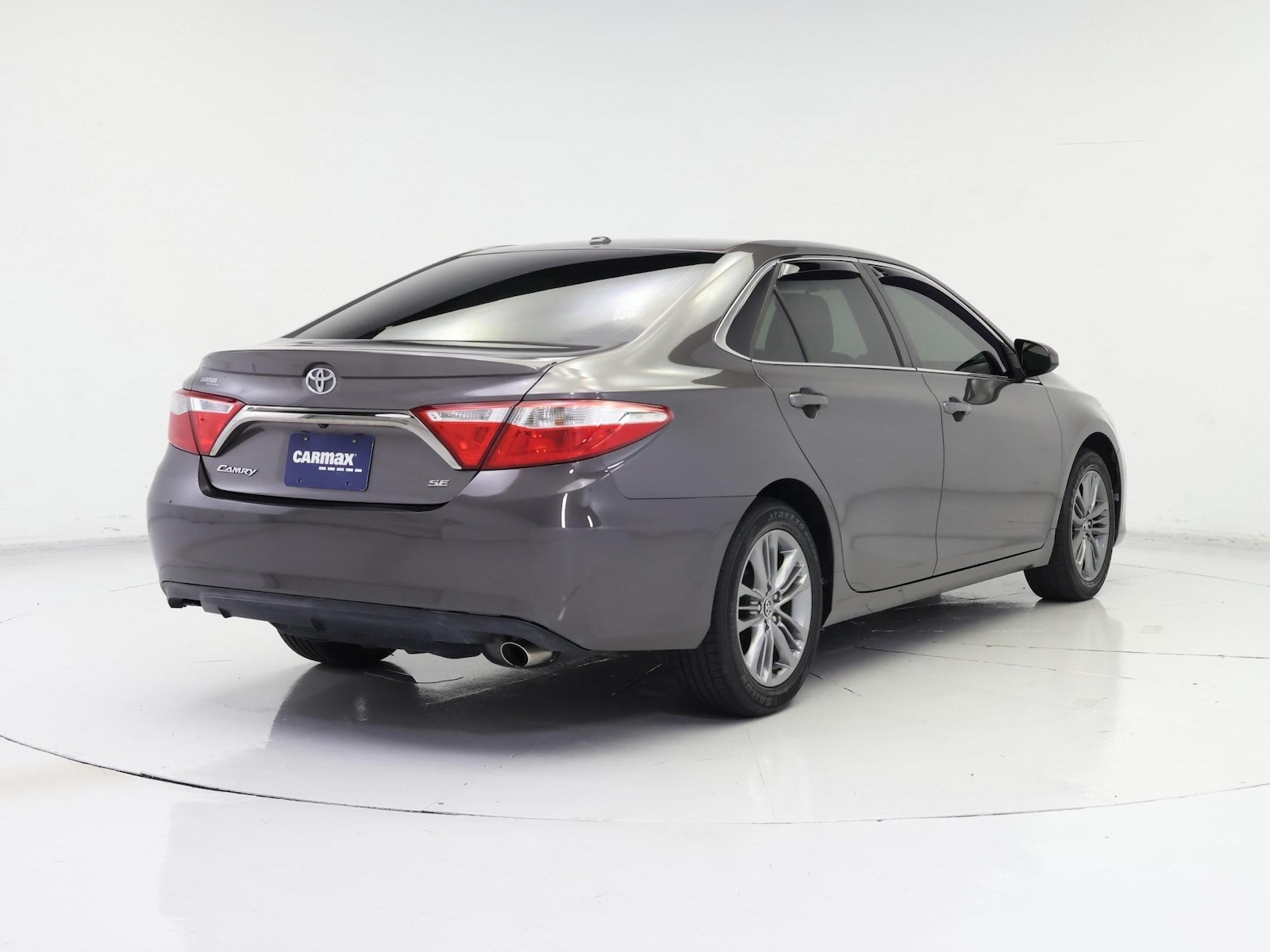 2015 Toyota Camry SE - Photo 9