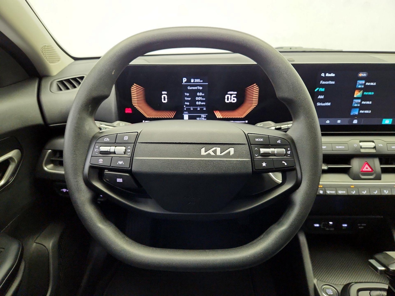 2025 Kia K4 LXS - Photo 11