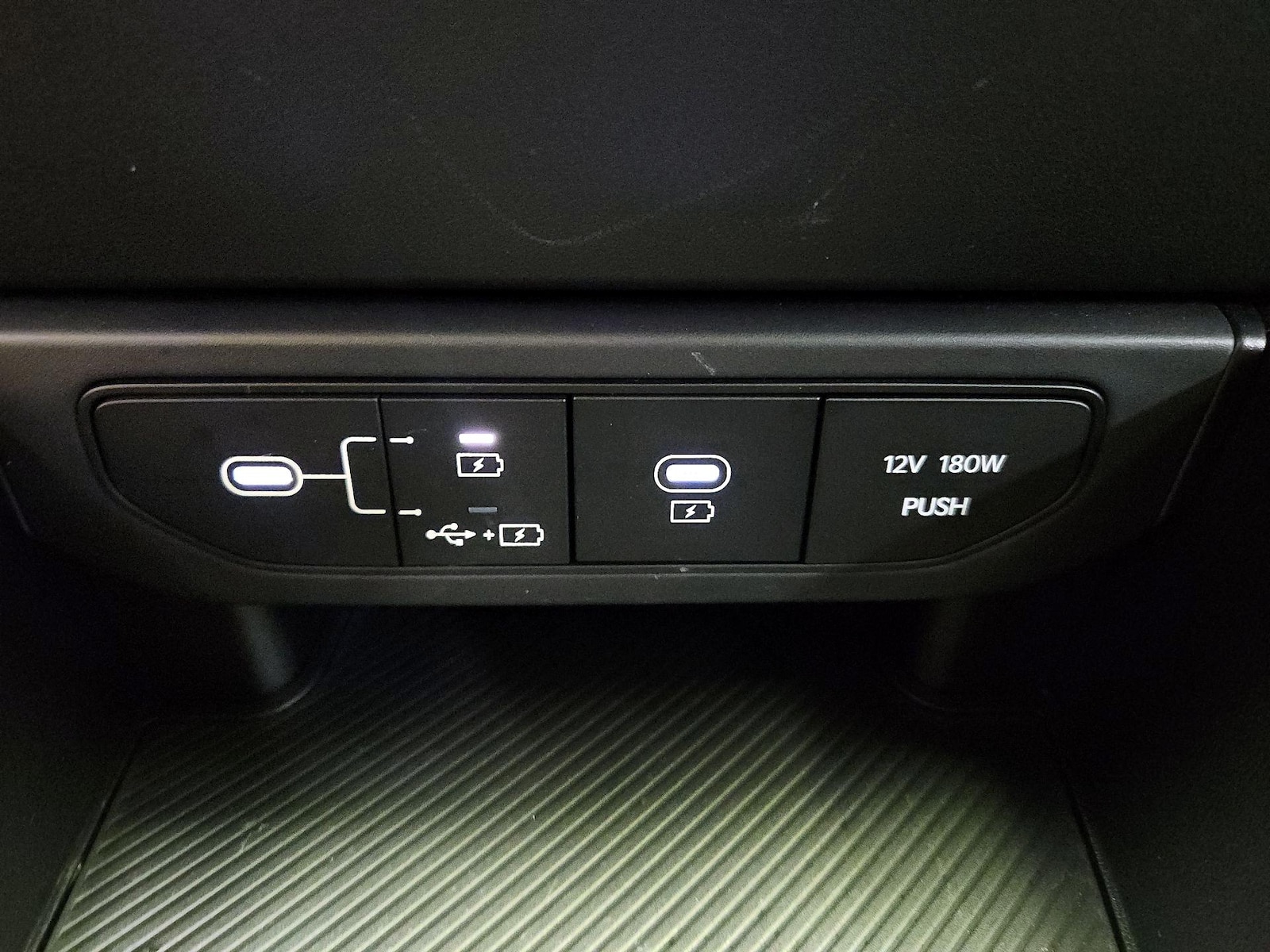 2025 Kia K4 LXS - Photo 19