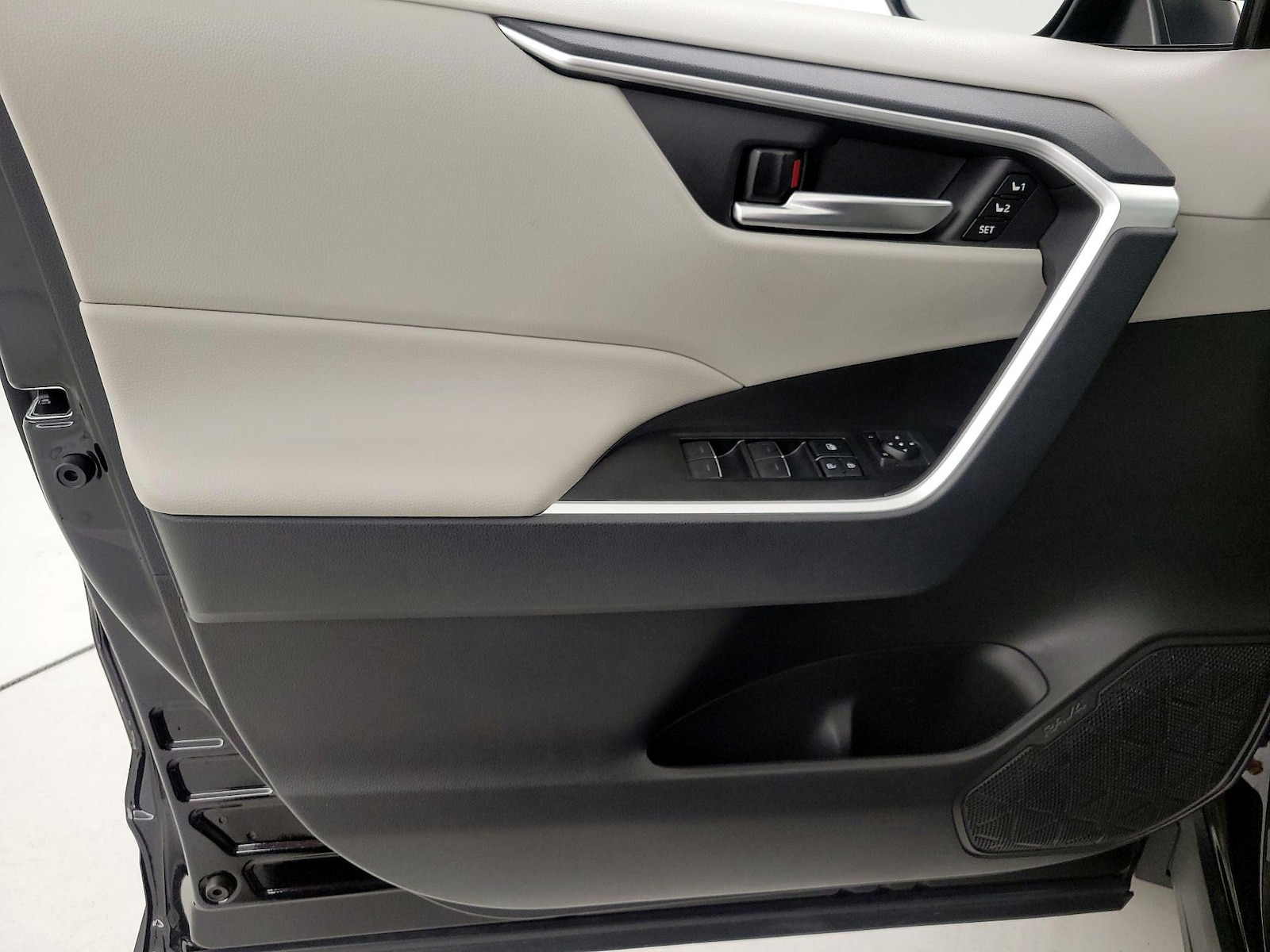 2025 Toyota RAV4 XLE Premium - Photo 13