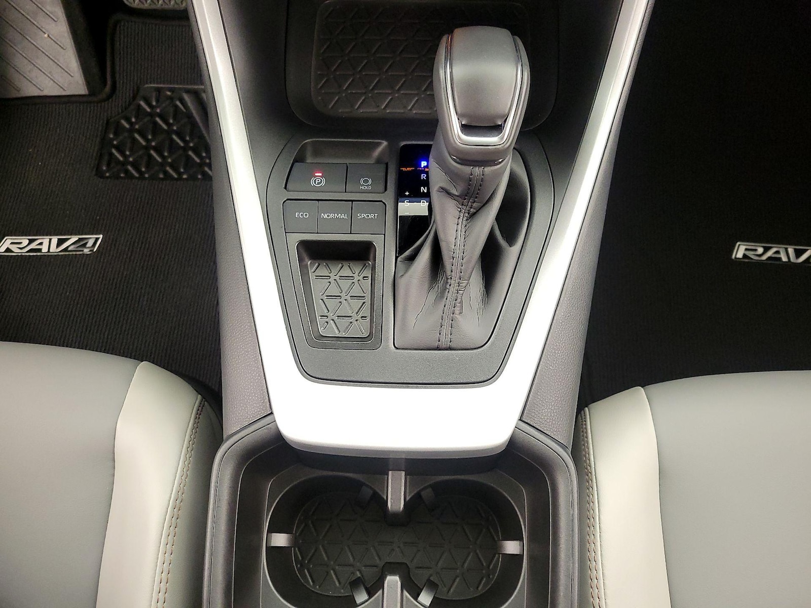 2025 Toyota RAV4 XLE Premium - Photo 18