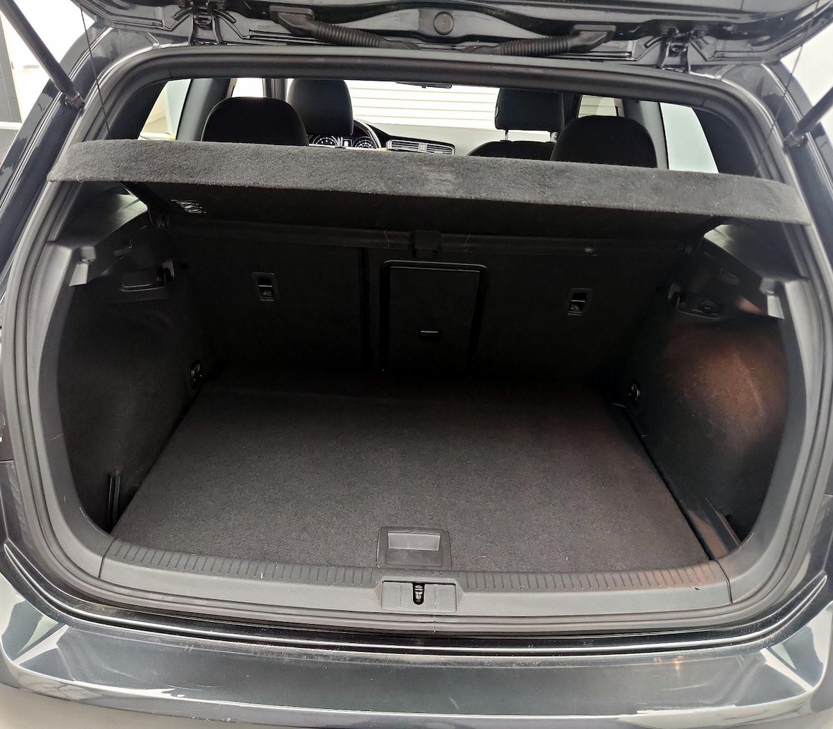 Trunk/Cargo (Seats Up)