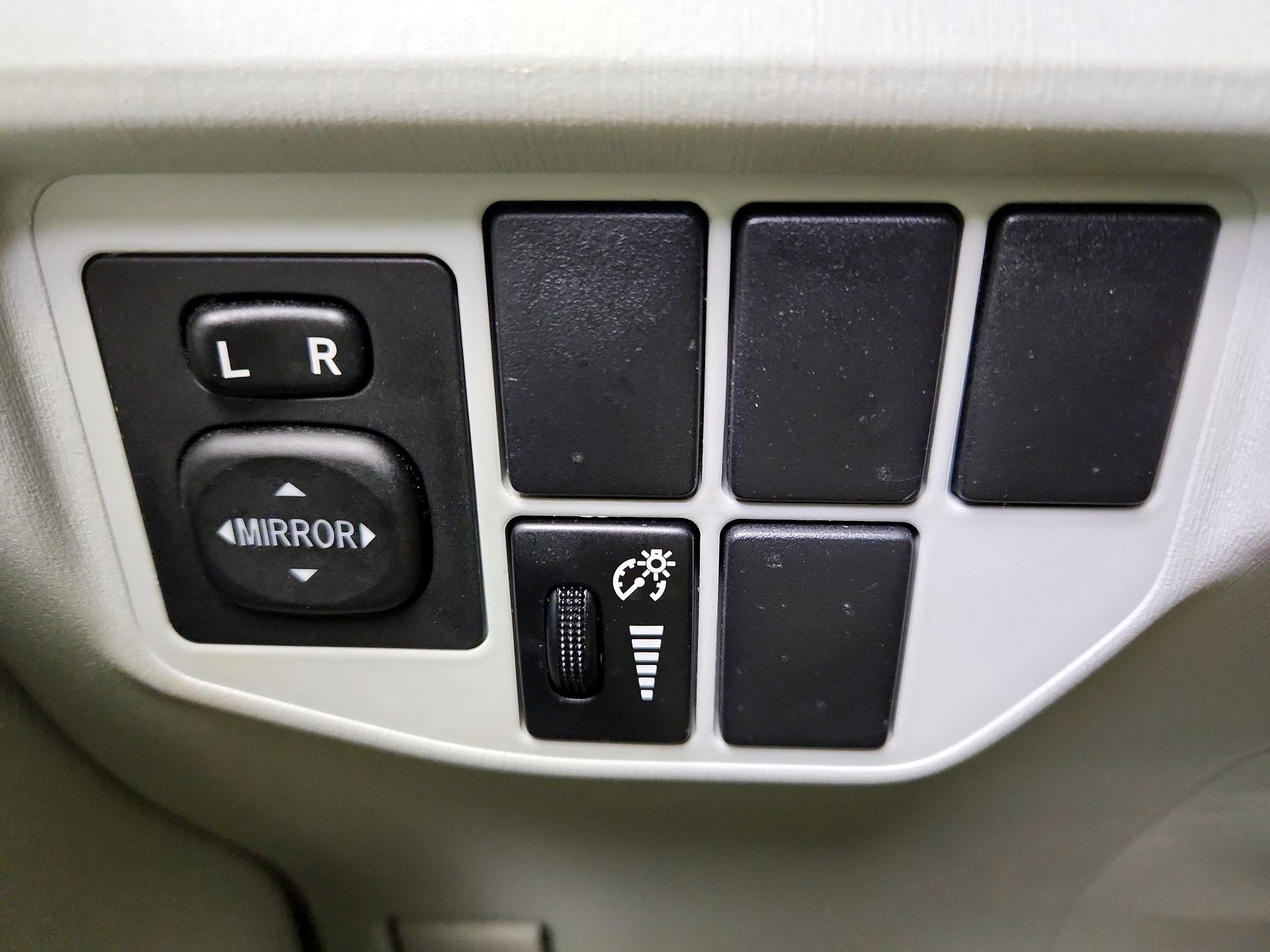 Thumbnail: 2014 Toyota Prius - 13