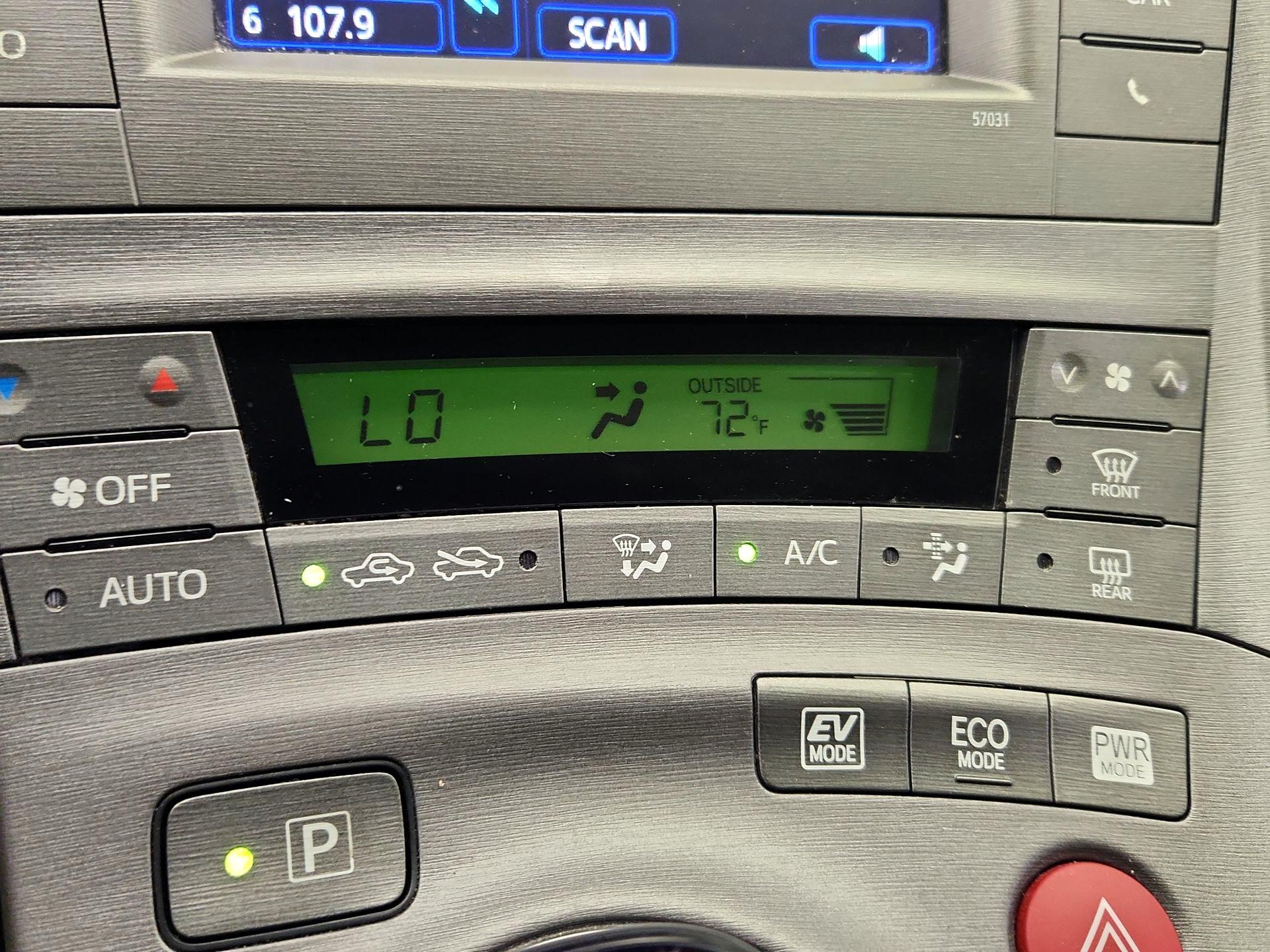 Thumbnail: 2014 Toyota Prius - 15