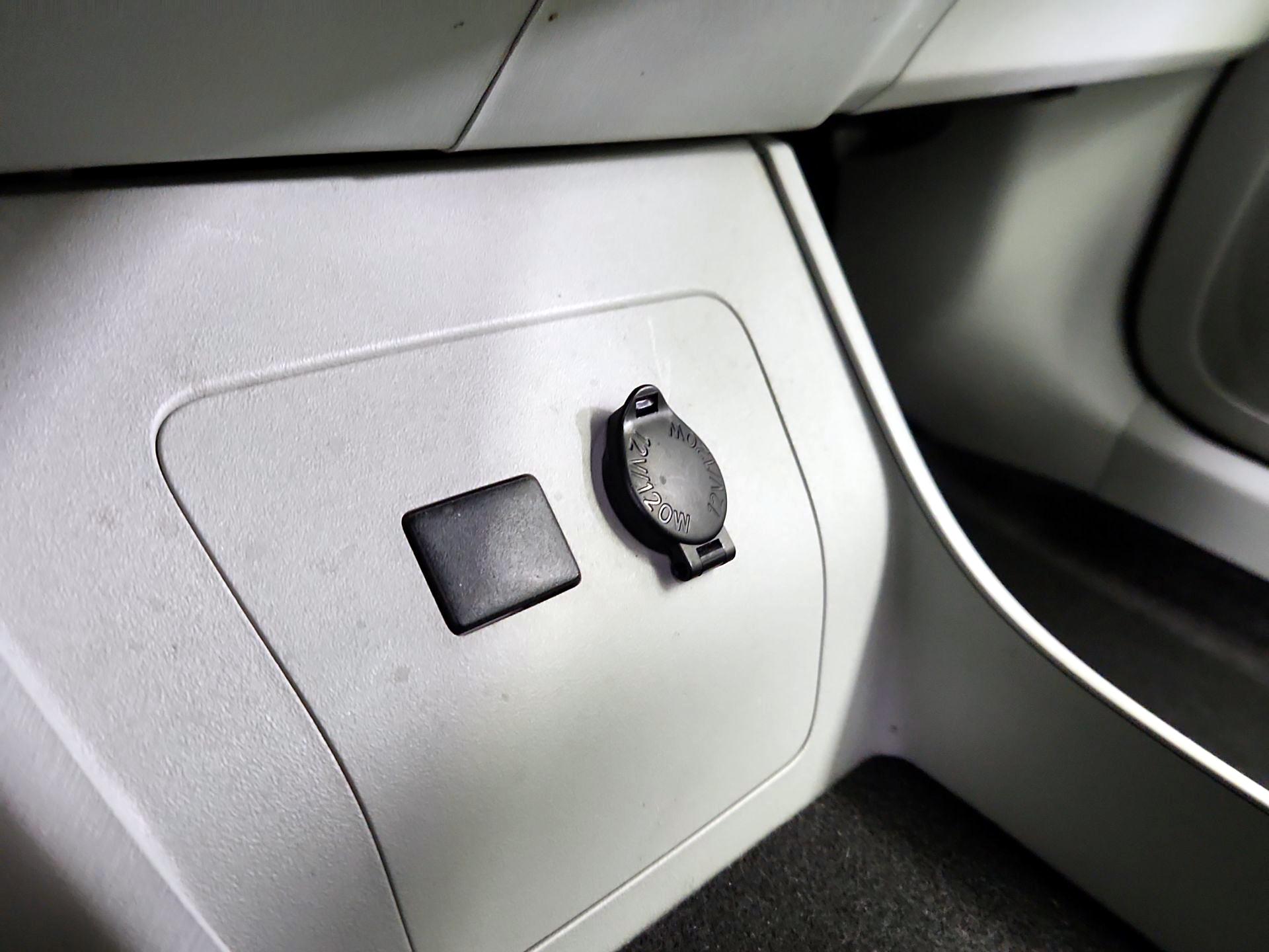 Thumbnail: 2014 Toyota Prius - 17