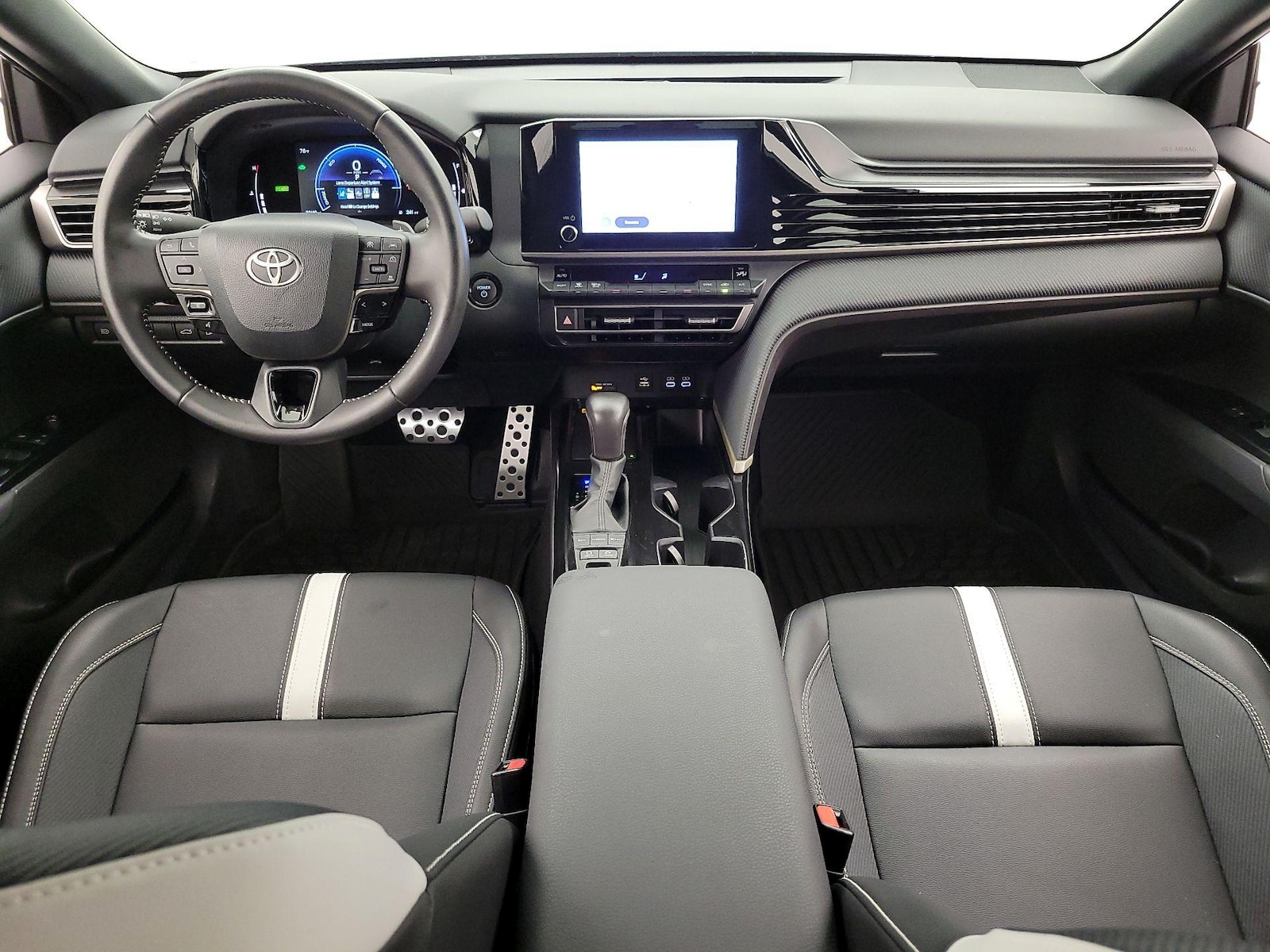 2025 Toyota Camry SE - Photo 10