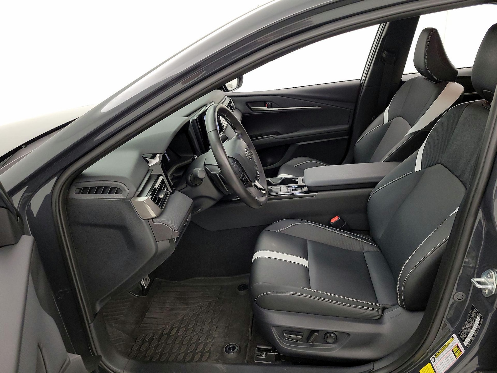 2025 Toyota Camry SE - Photo 12
