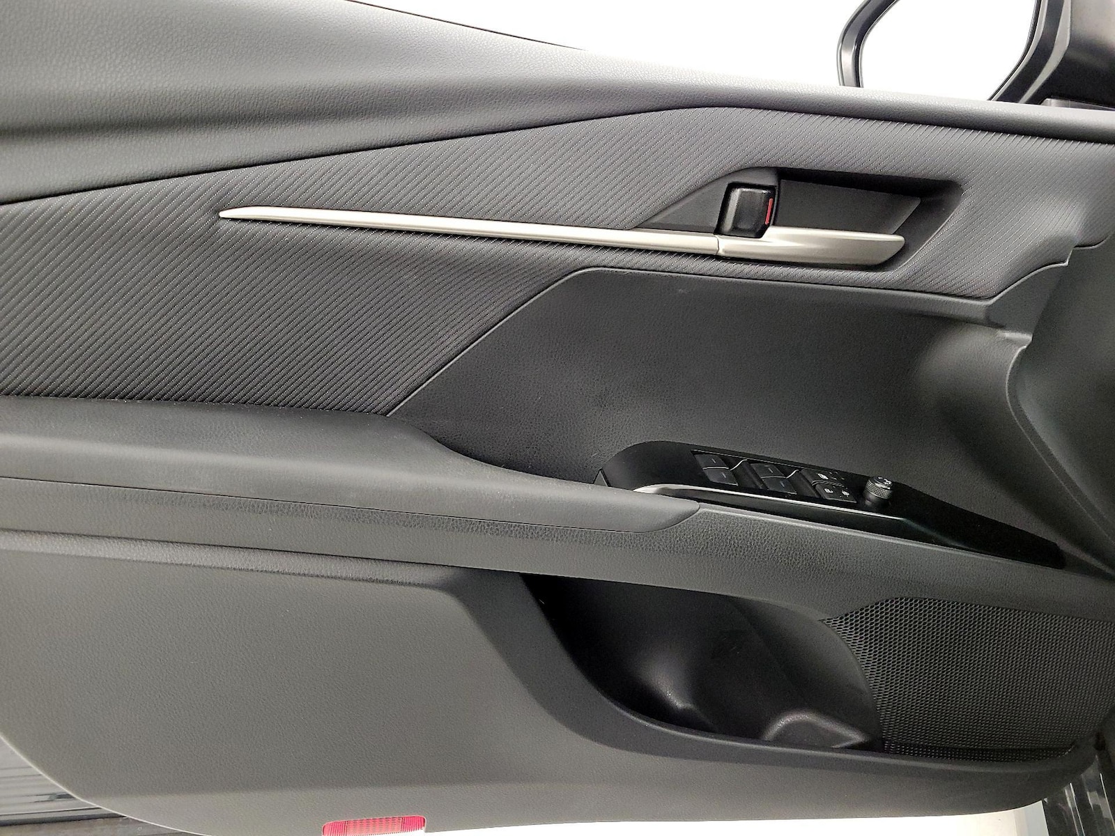 2025 Toyota Camry SE - Photo 13