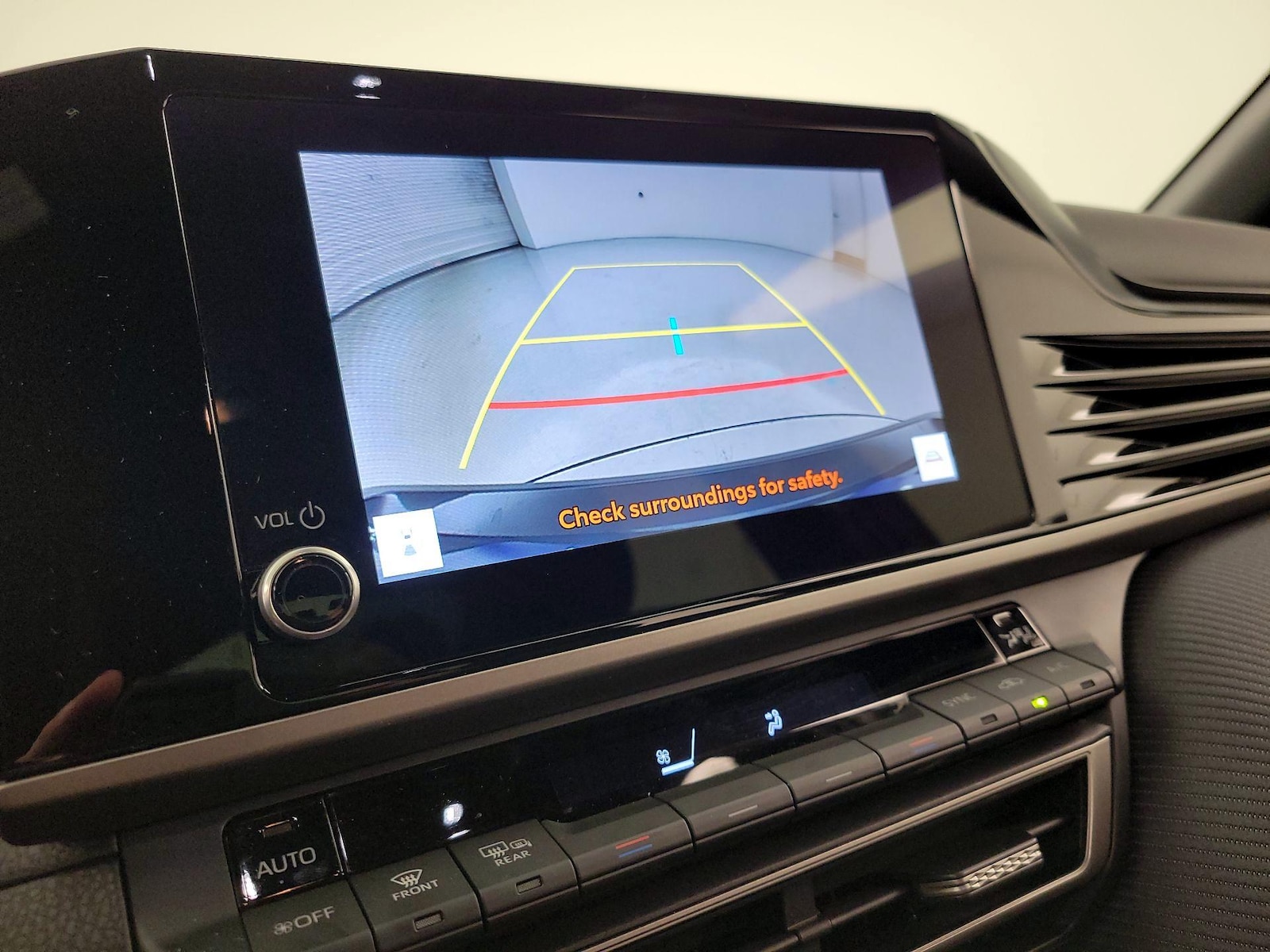 2025 Toyota Camry SE - Photo 15