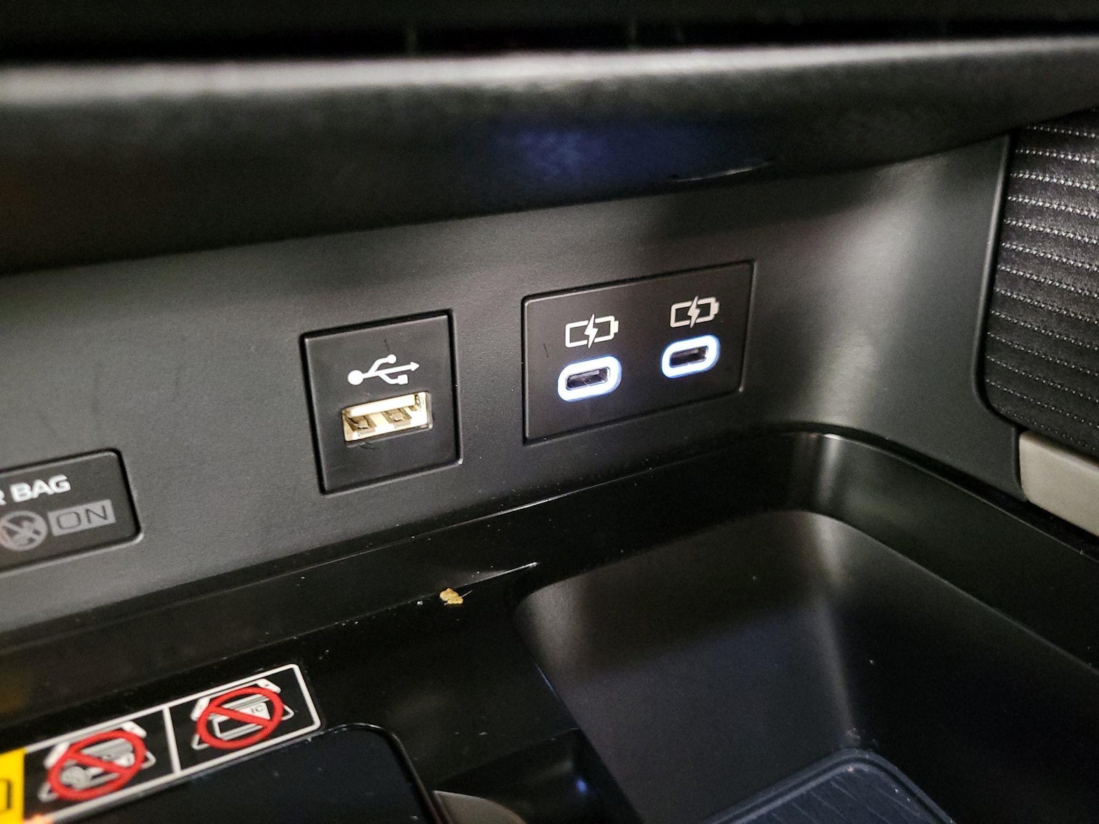 2025 Toyota Camry SE - Photo 19