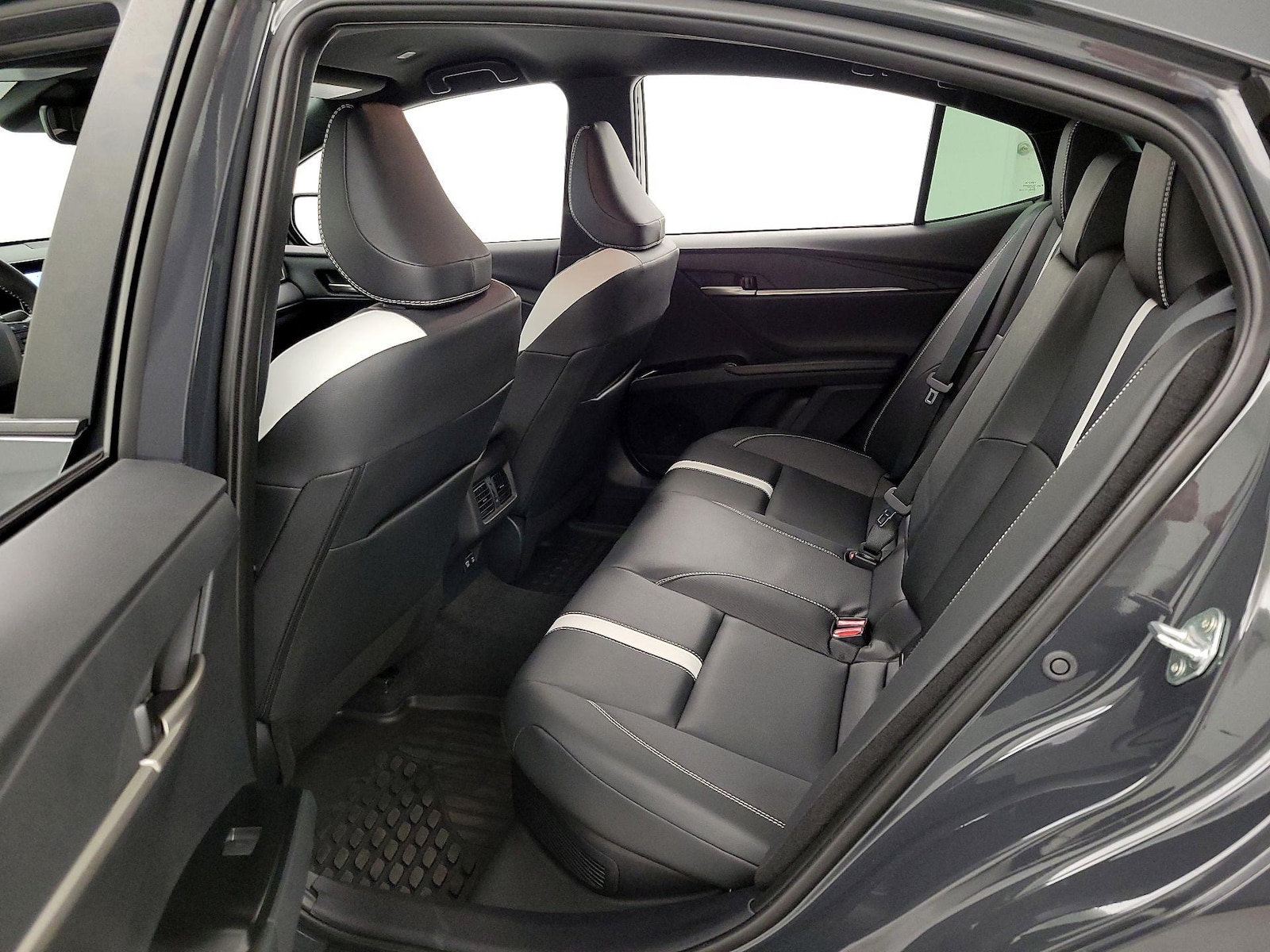2025 Toyota Camry SE - Photo 20