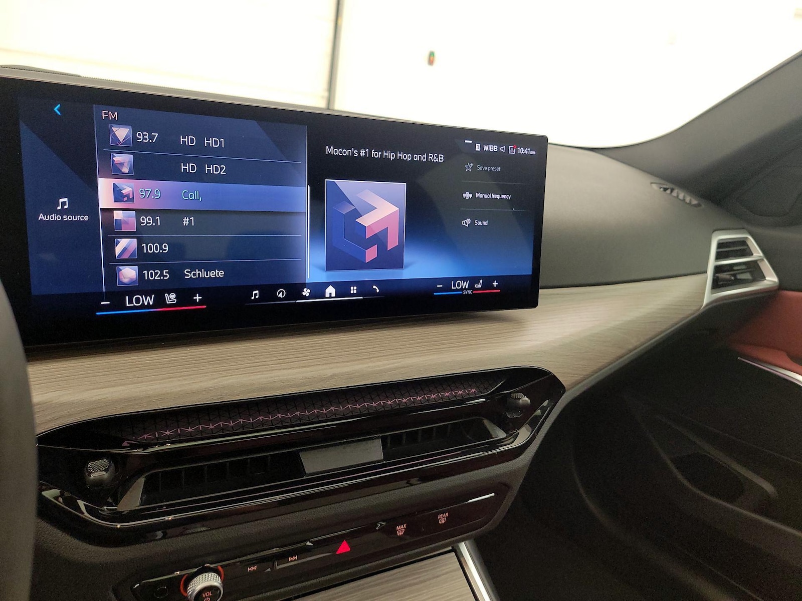 2025 BMW 3 Series 330i - Photo 17
