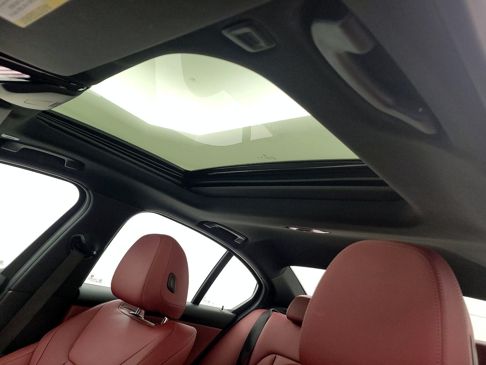 2025 BMW 3 Series 330i - Photo 21