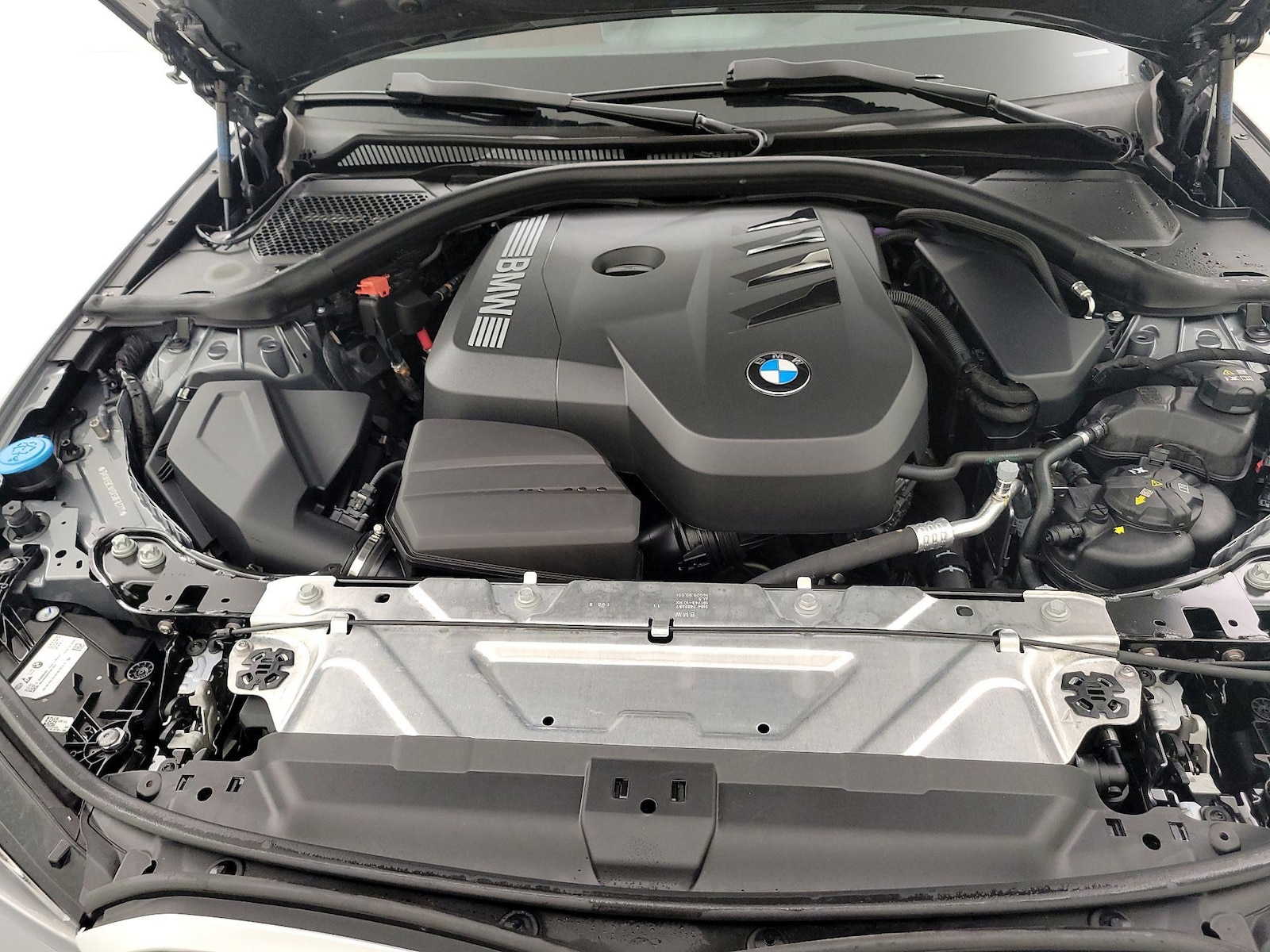 2025 BMW 3 Series 330i - Photo 24