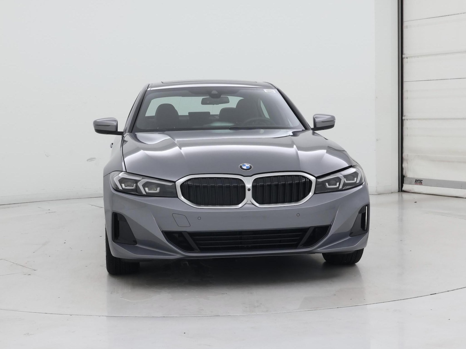 2025 BMW 3 Series 330i - Photo 6