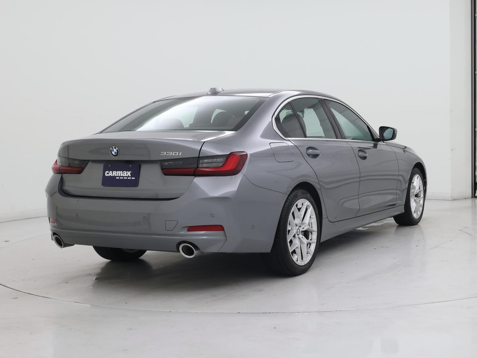 2025 BMW 3 Series 330i - Photo 9