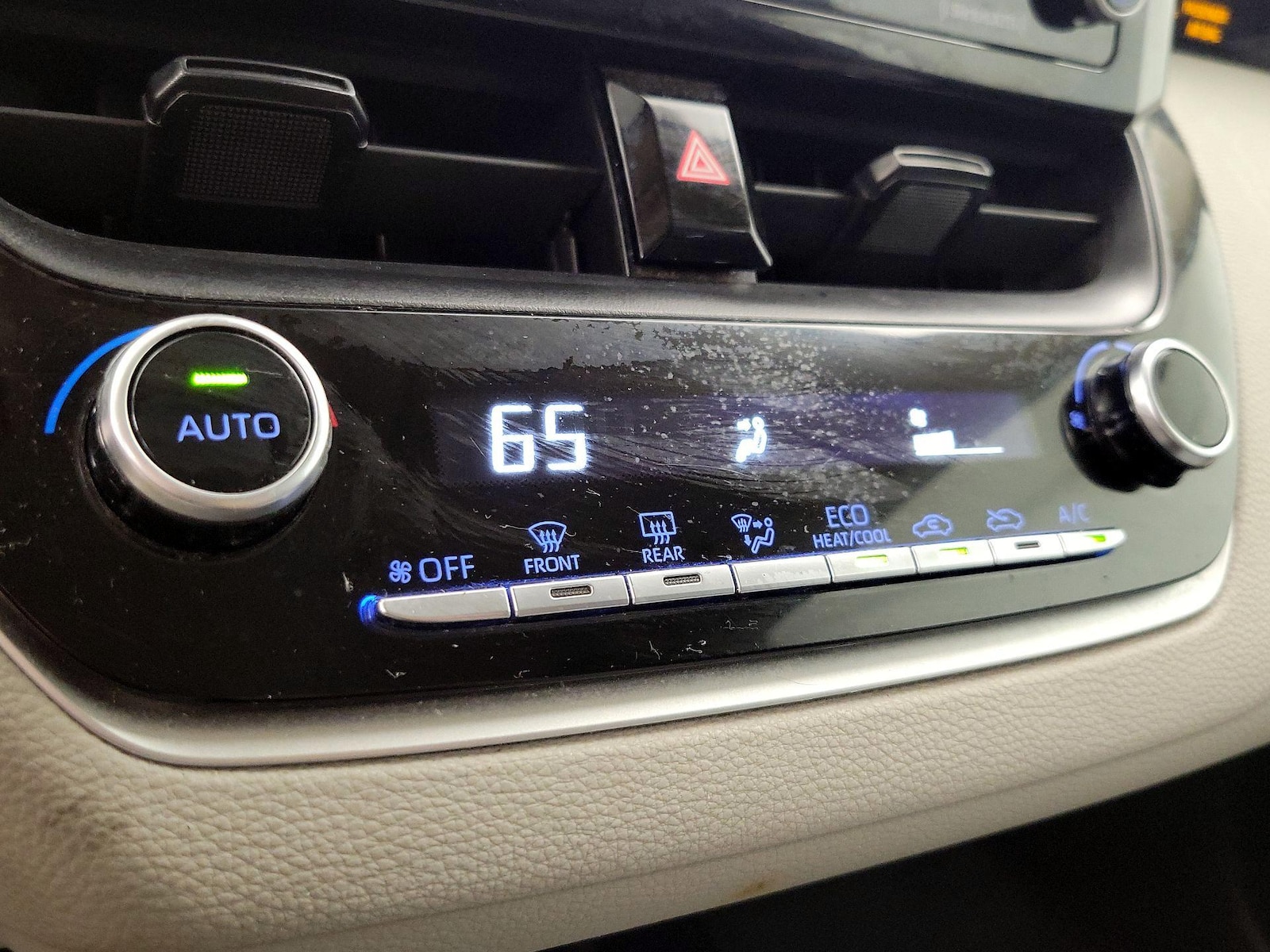 2022 Toyota Corolla LE - Photo 17