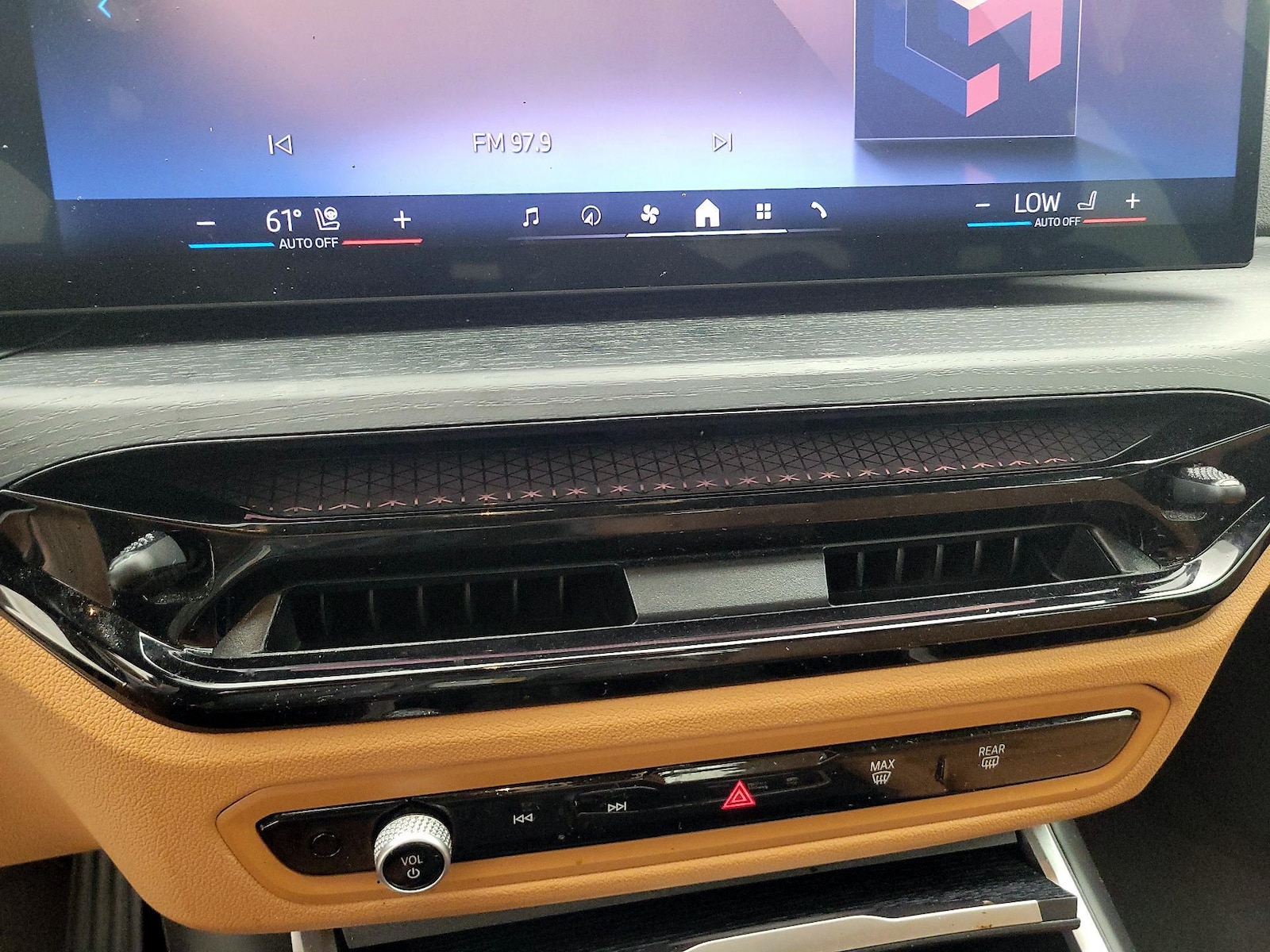 2025 BMW 3 Series 330i - Photo 17
