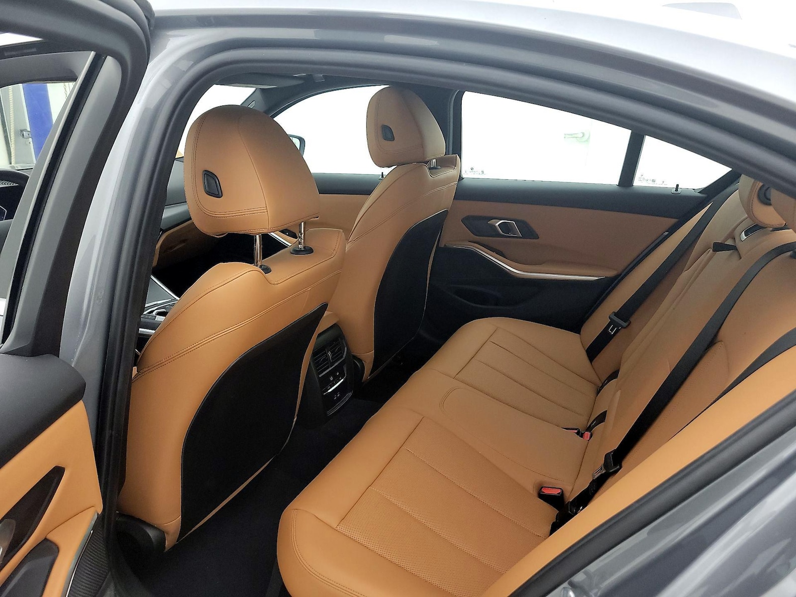 2025 BMW 3 Series 330i - Photo 21