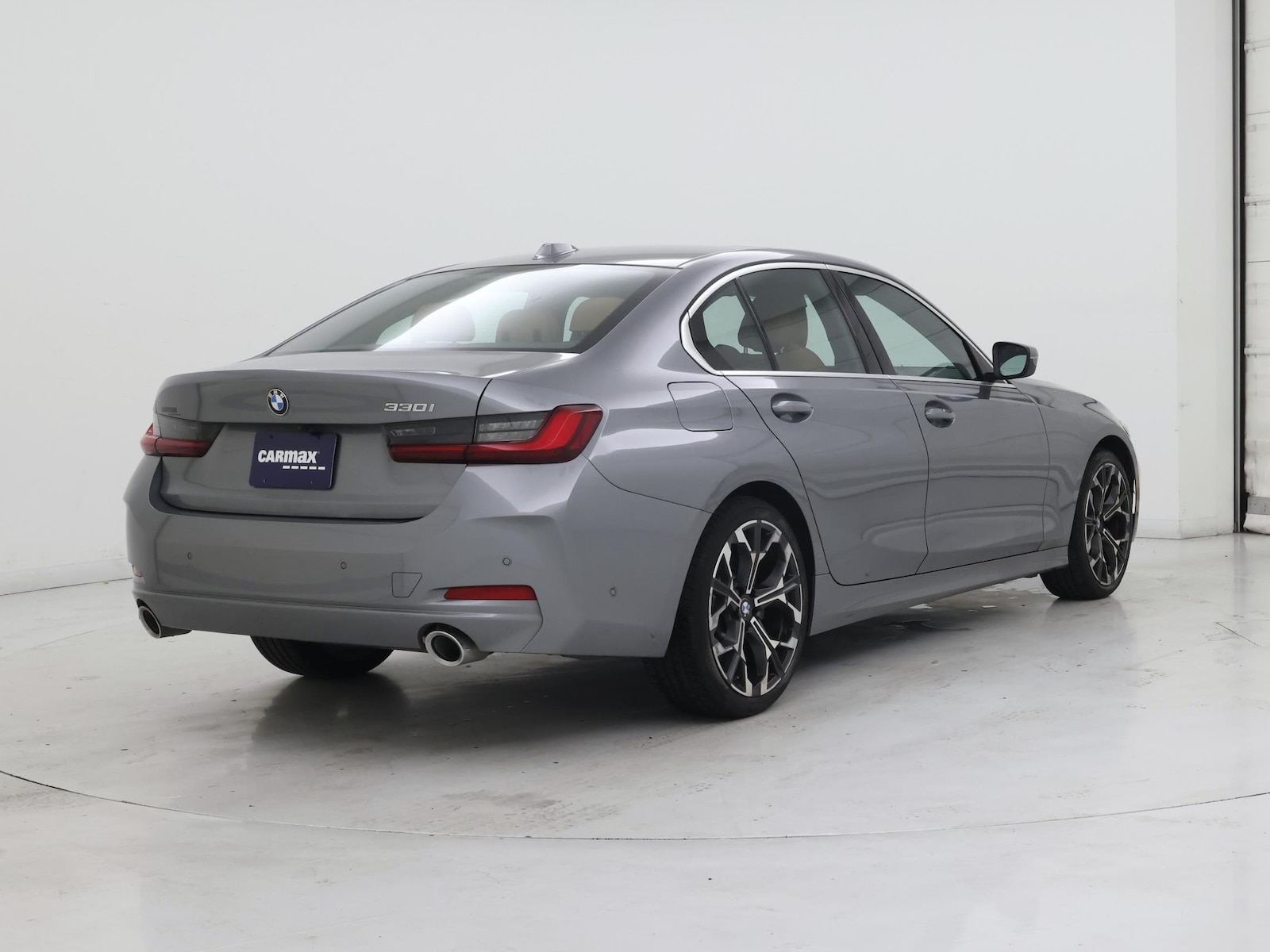2025 BMW 3 Series 330i - Photo 9