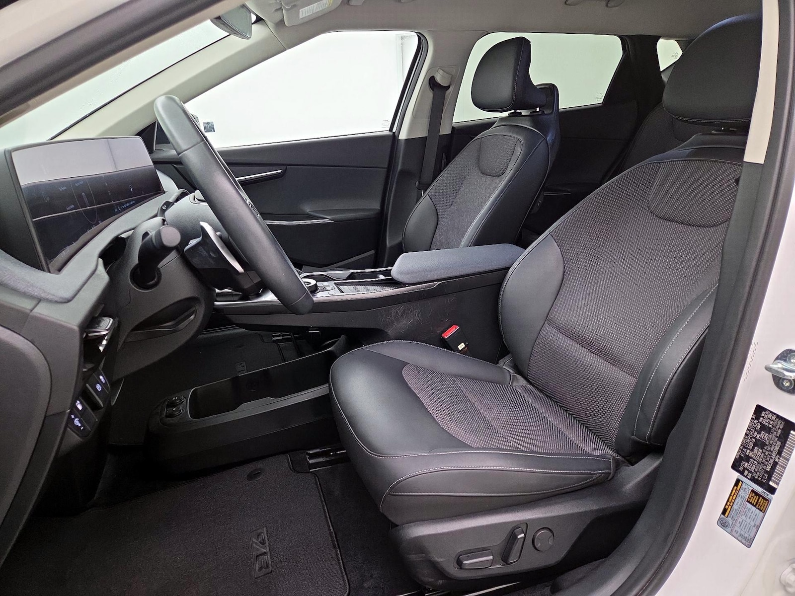 2024 Kia EV6 Light L/R - Photo 12