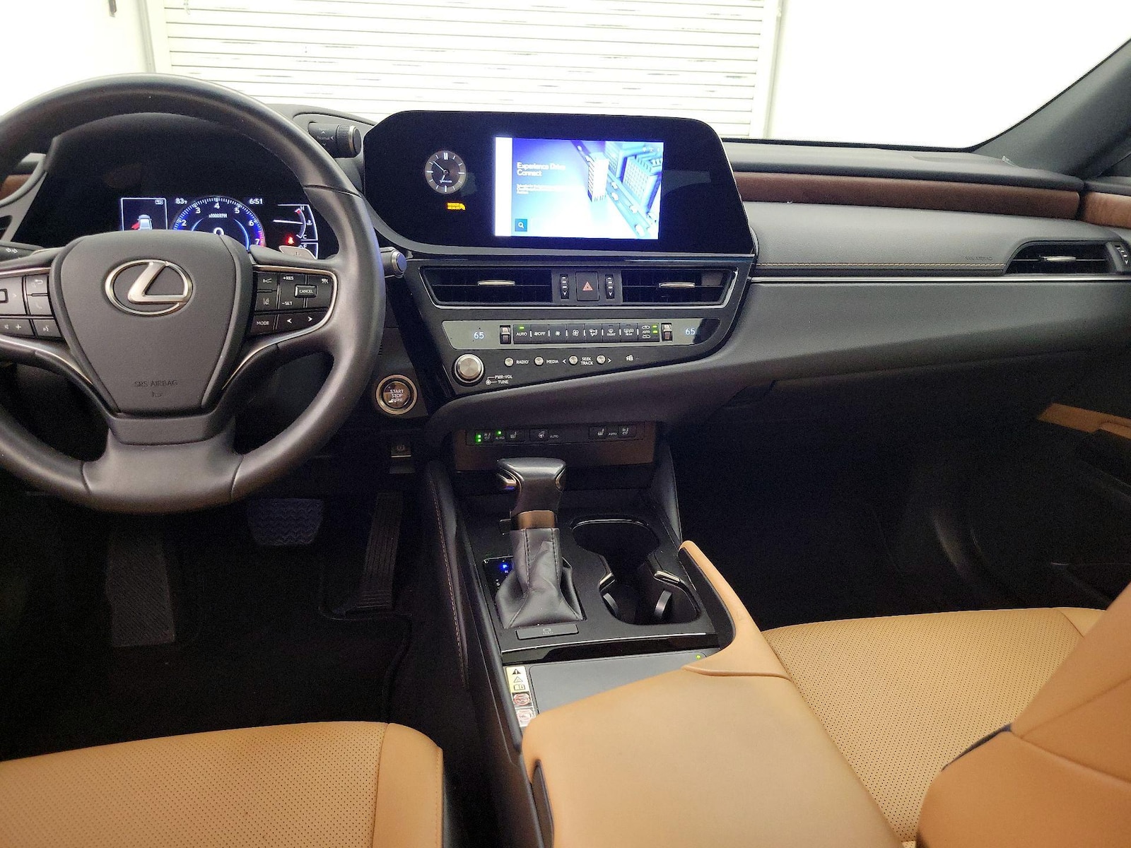 2024 Lexus ES 350 - Photo 10