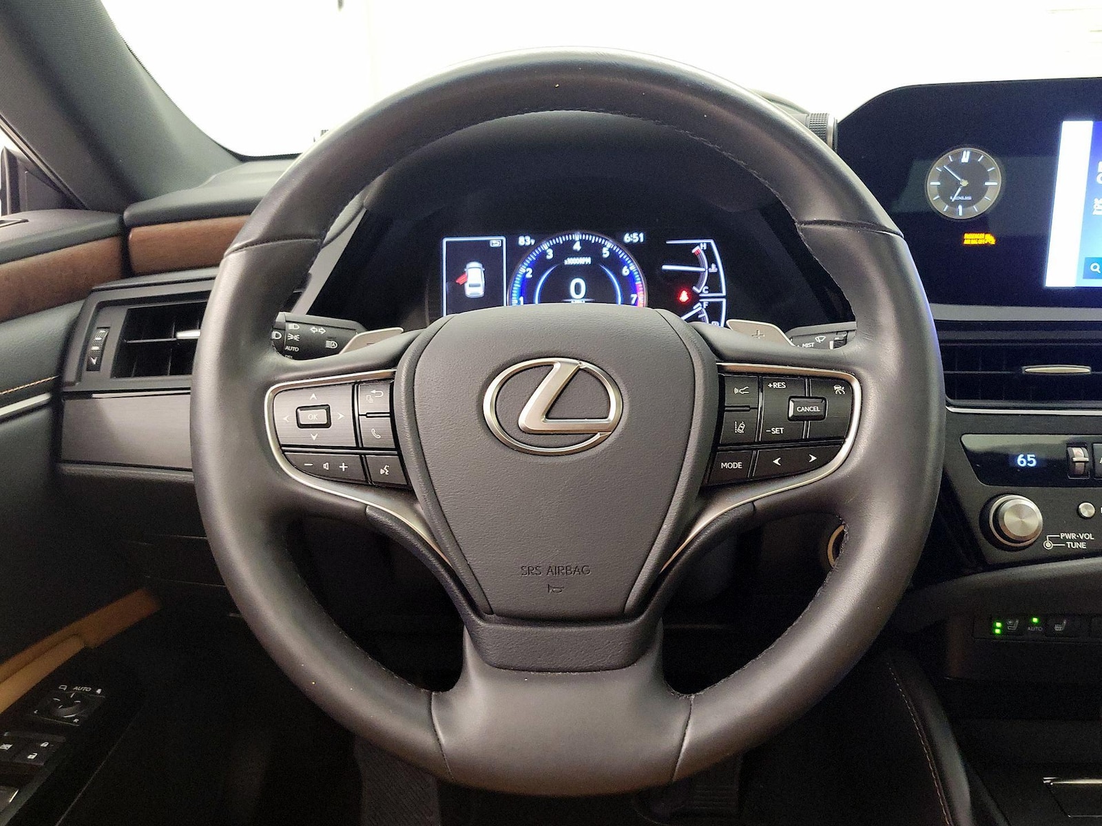 2024 Lexus ES 350 - Photo 11