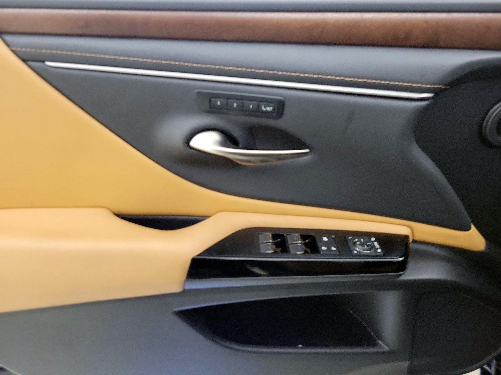 2024 Lexus ES 350 - Photo 13