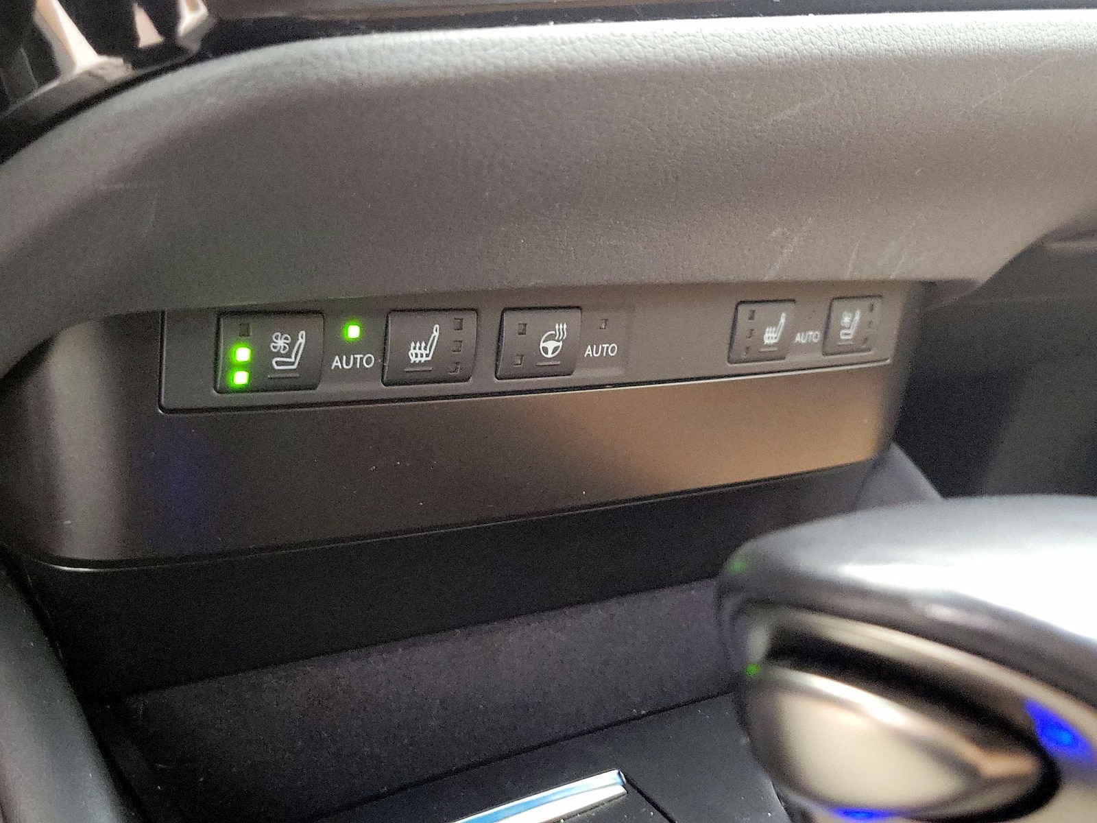 2024 Lexus ES 350 - Photo 16