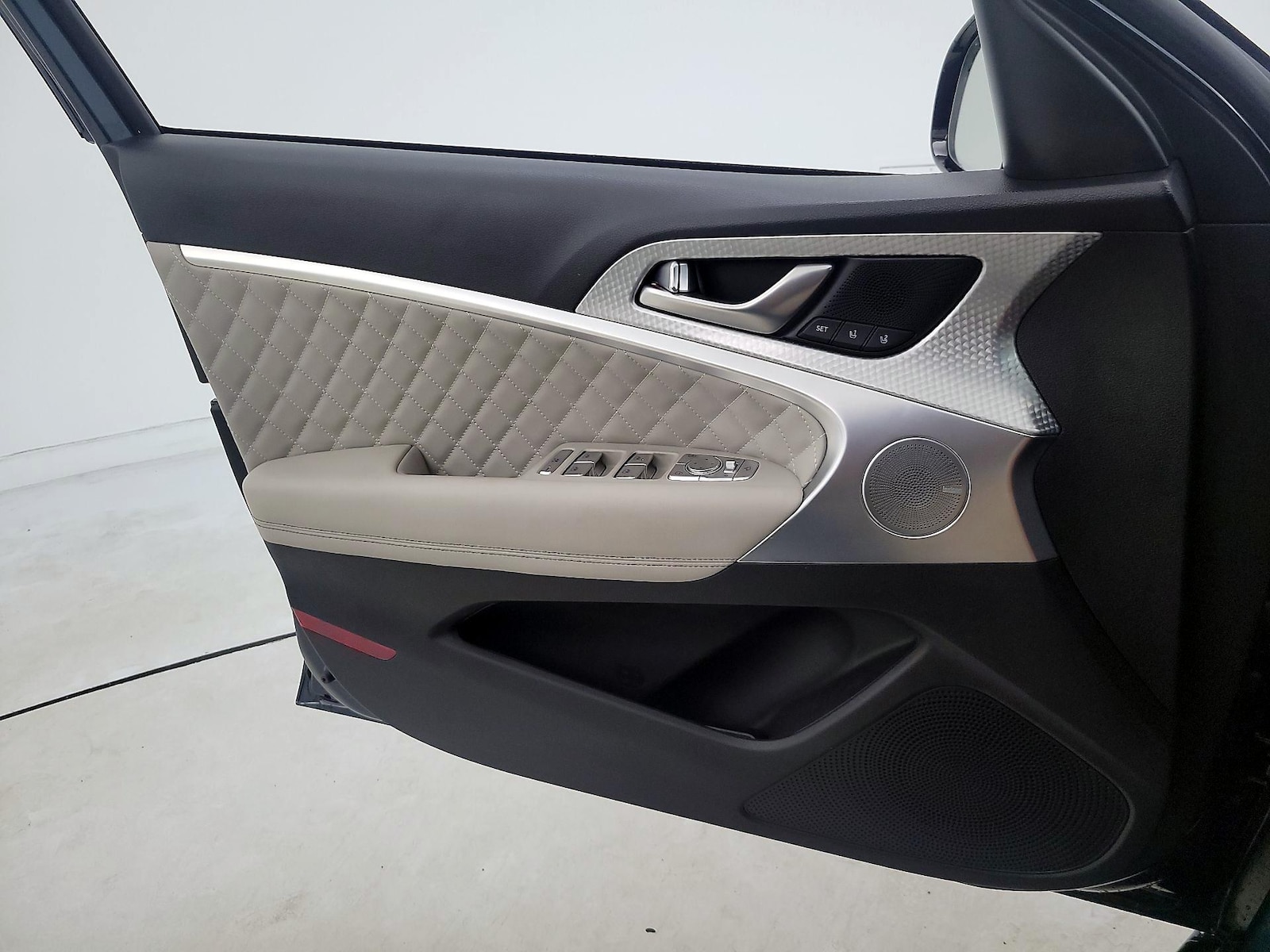 2023 GENESIS G70 Standard - Photo 13