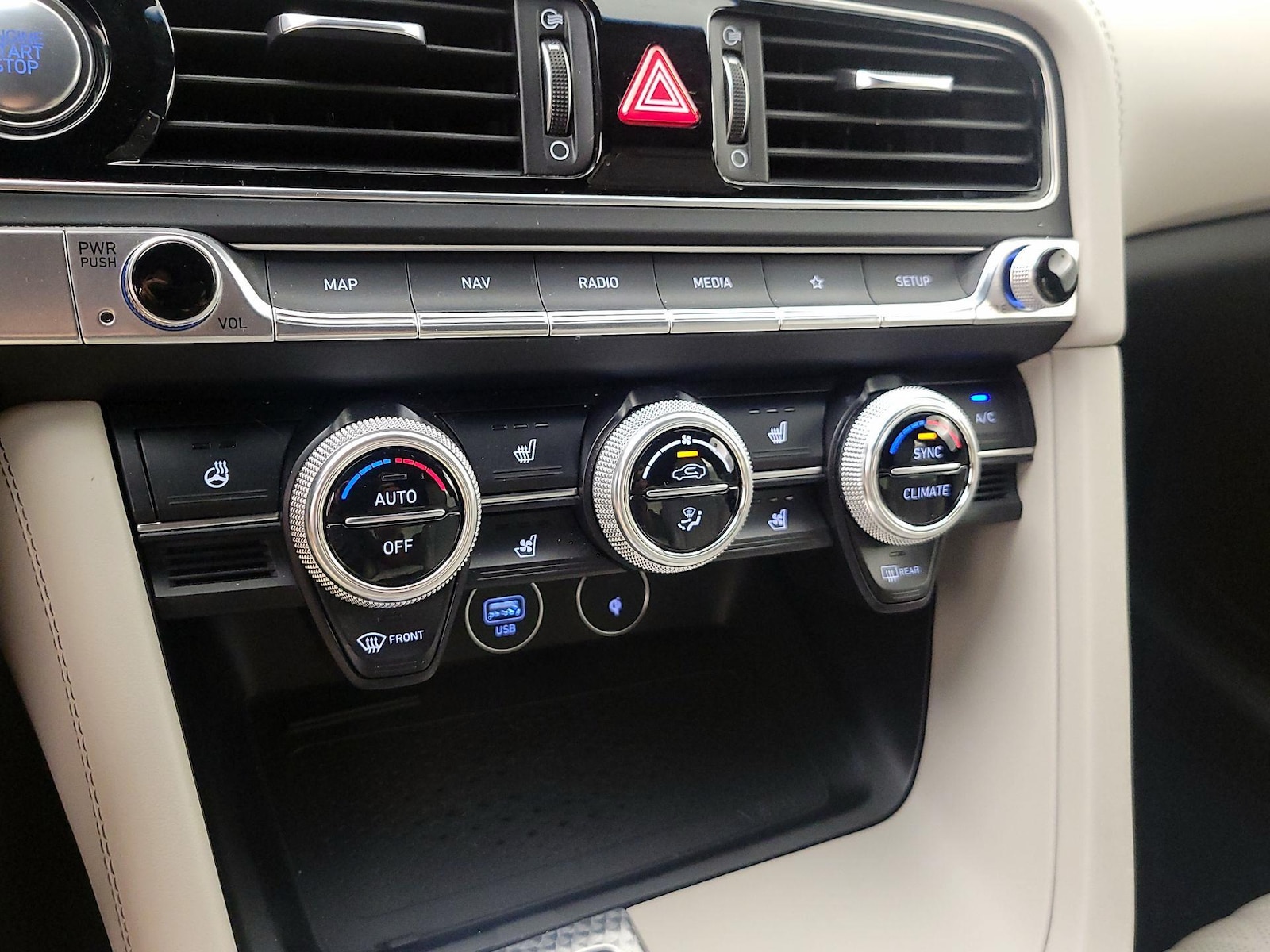 2023 GENESIS G70 Standard - Photo 18