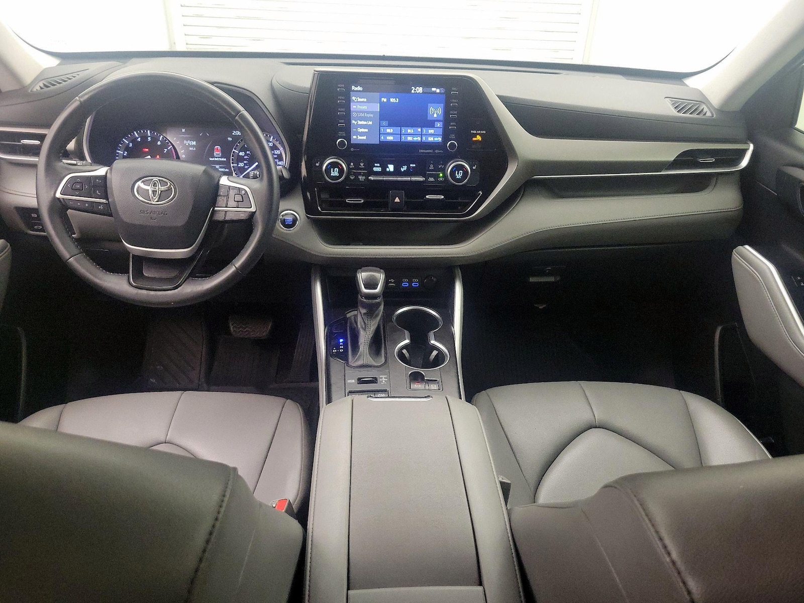 2022 Toyota Highlander XLE - Photo 10