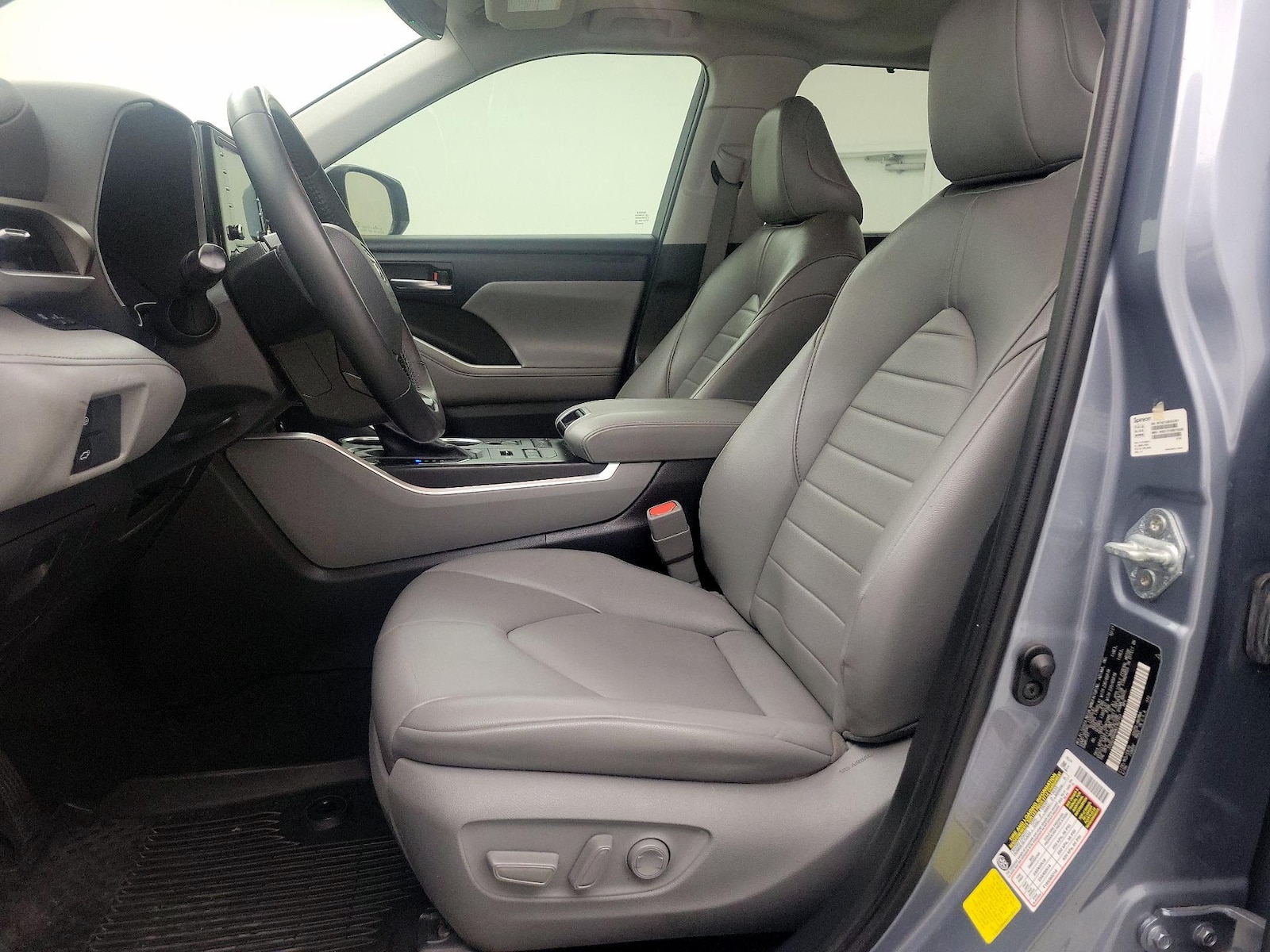 2022 Toyota Highlander XLE - Photo 12