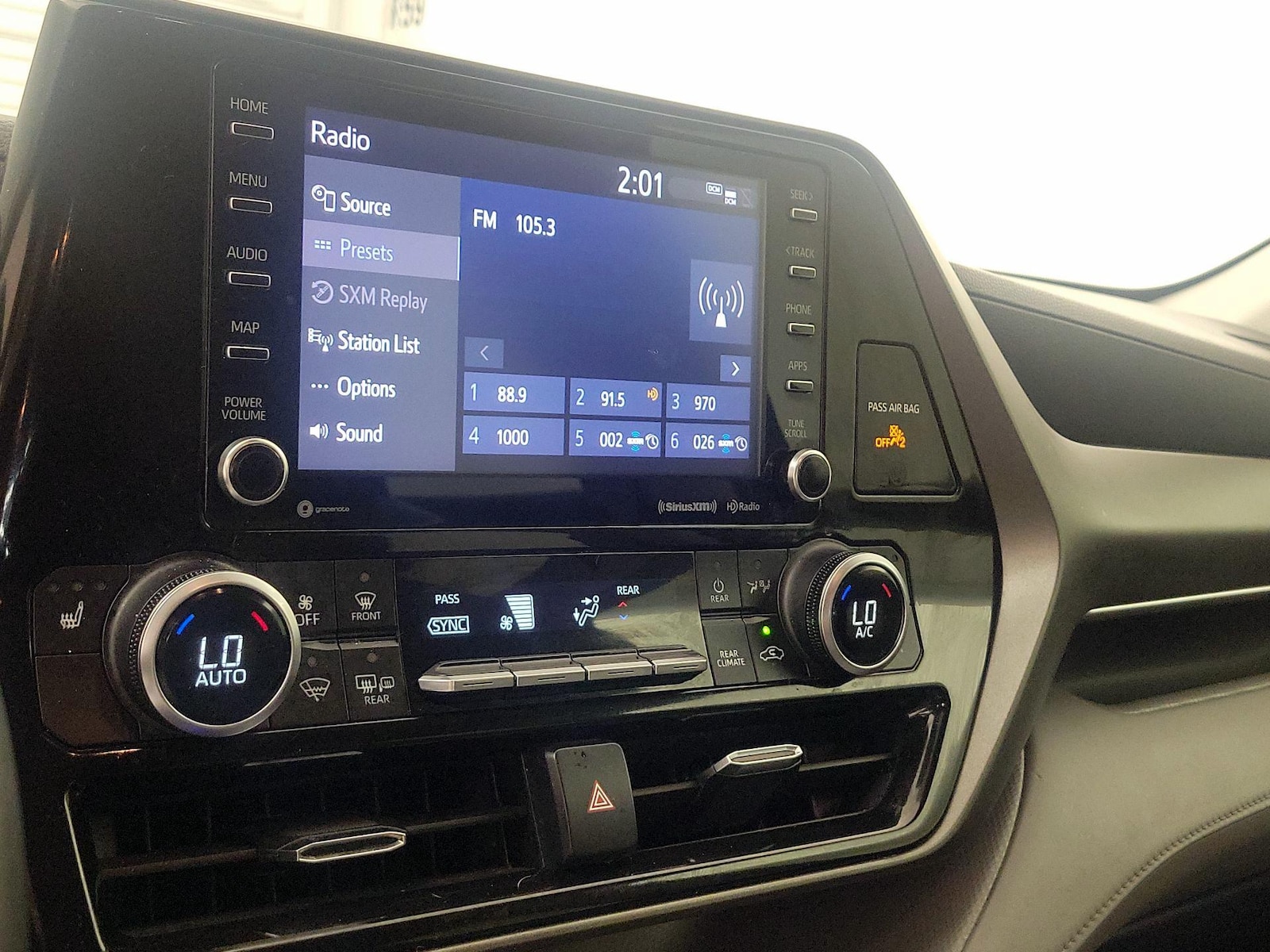 2022 Toyota Highlander XLE - Photo 16