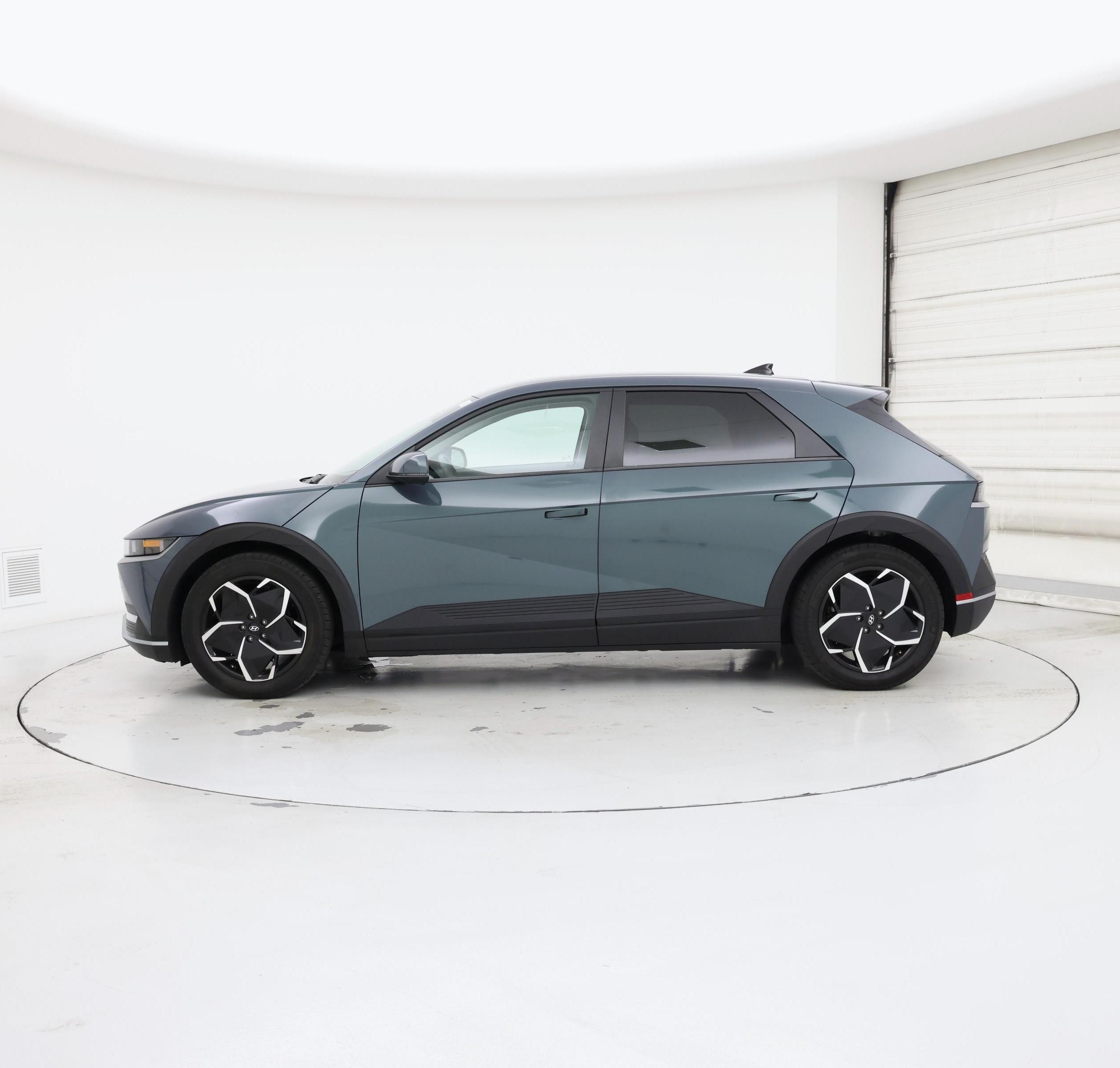 Thumbnail: 2023 Hyundai Ioniq 5 - 3