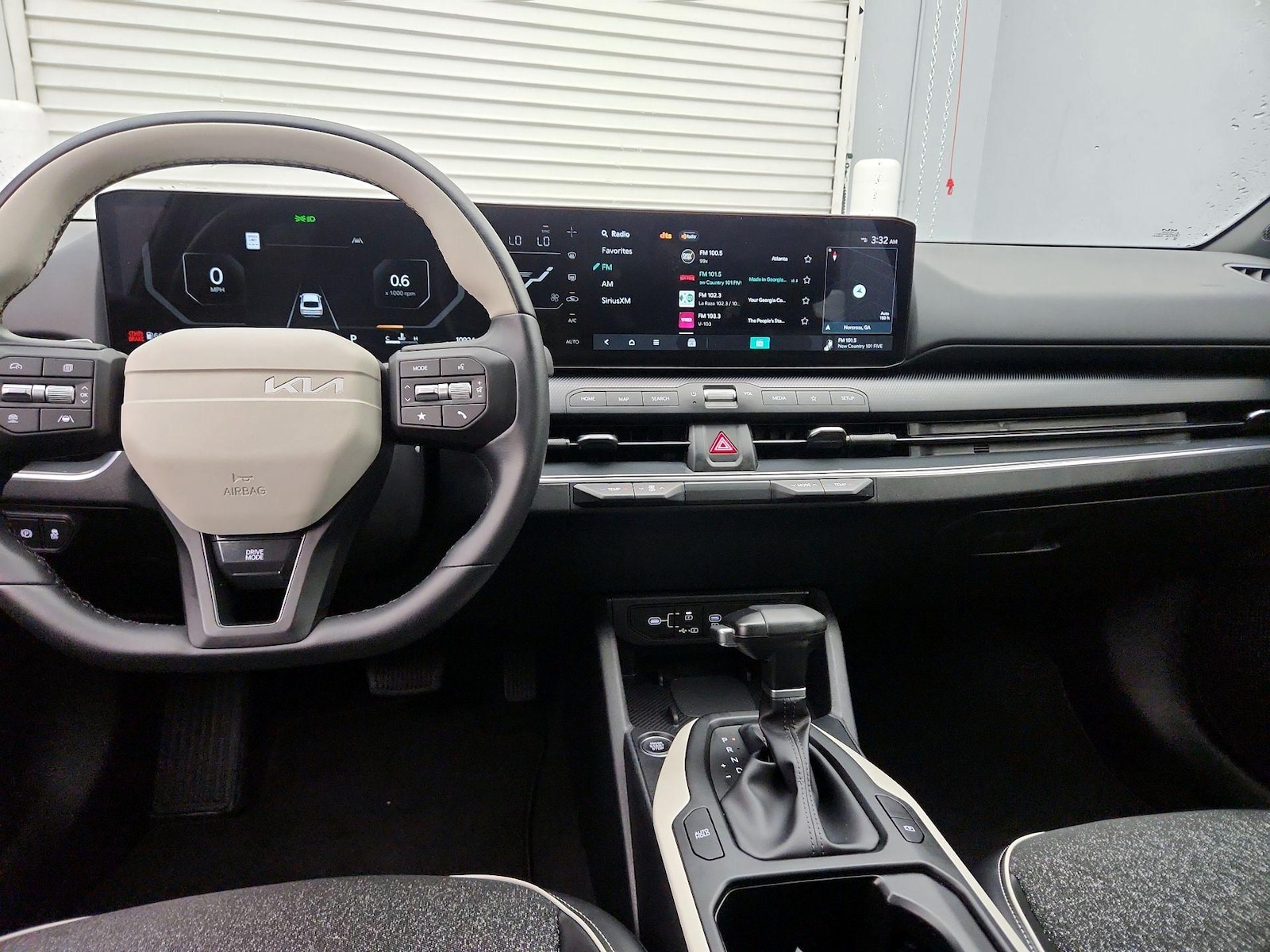 Apple CarPlay® & Android Auto™