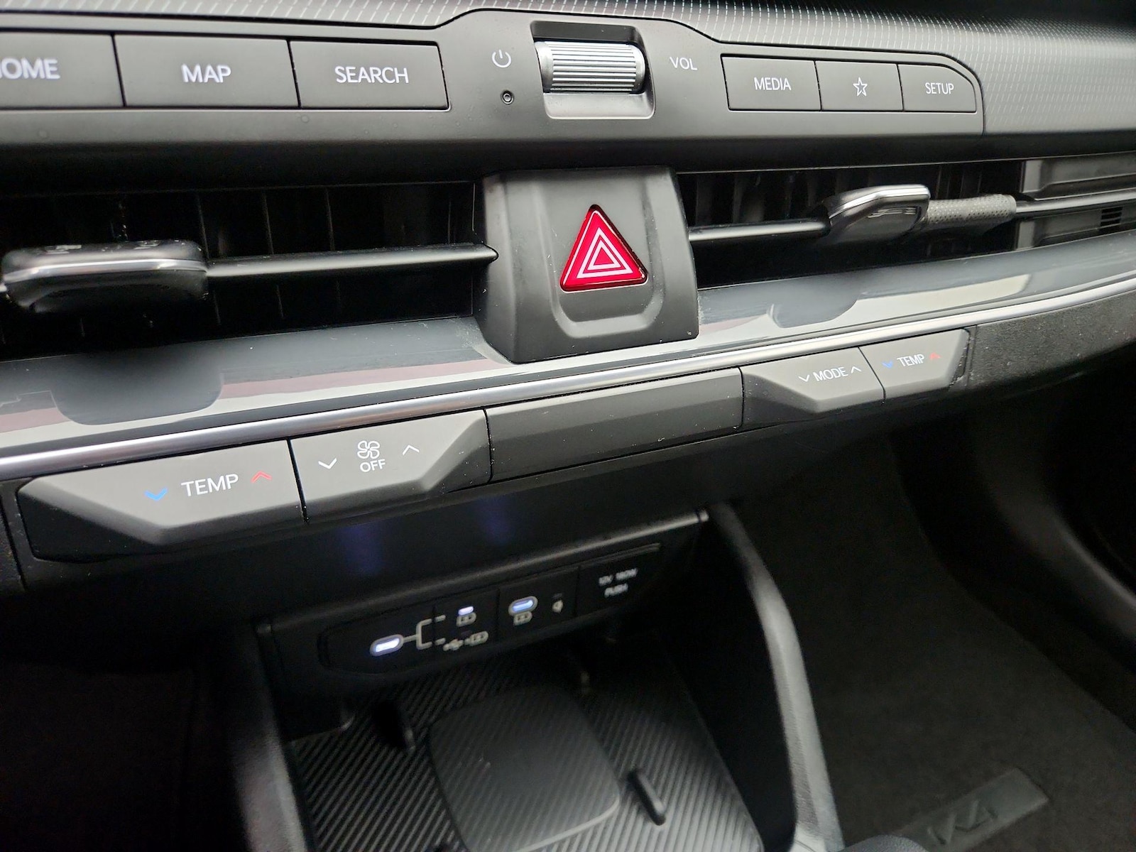 2025 Kia K4 GT-Line - Photo 18