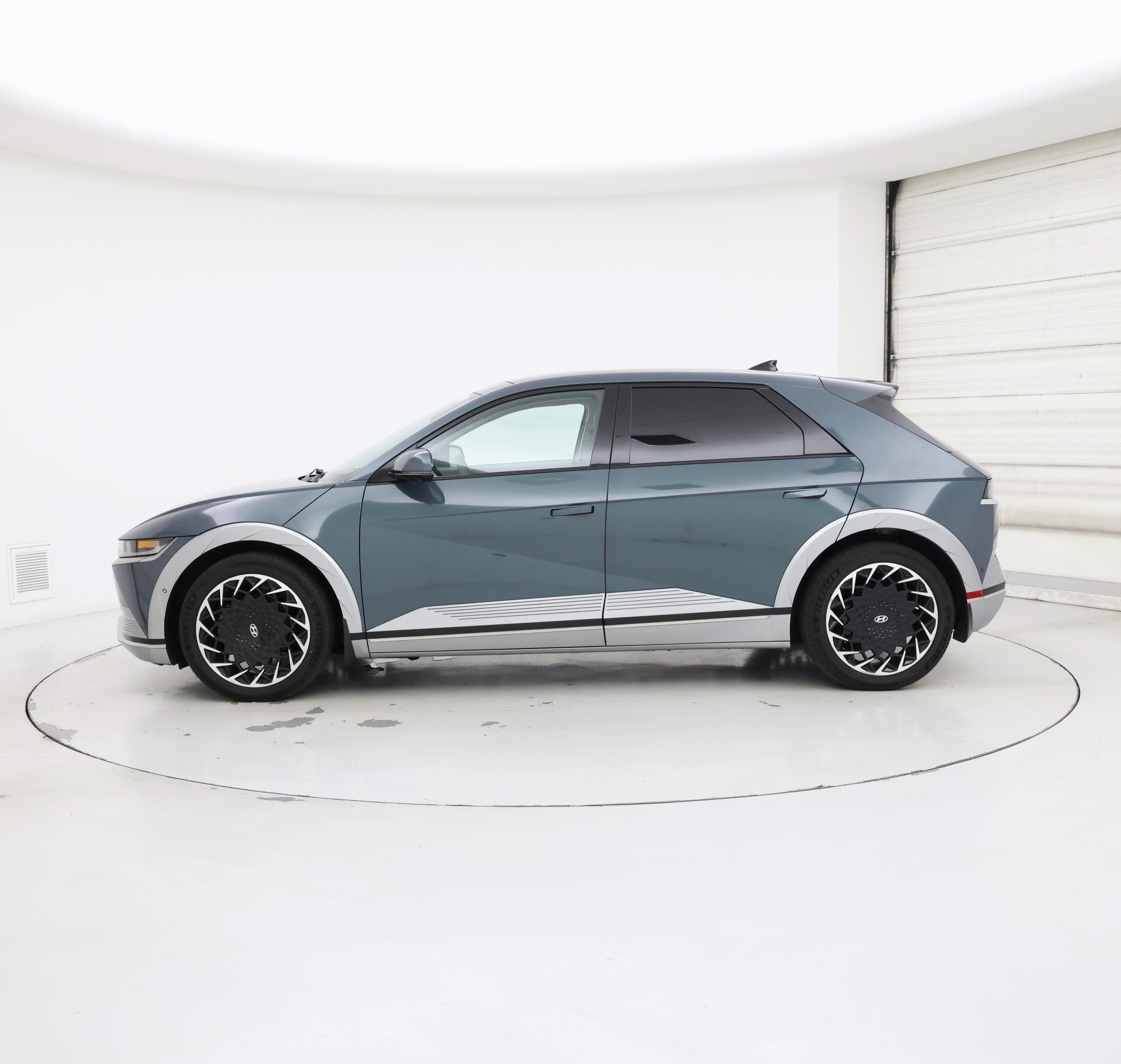 Thumbnail: 2023 Hyundai Ioniq 5 - 3
