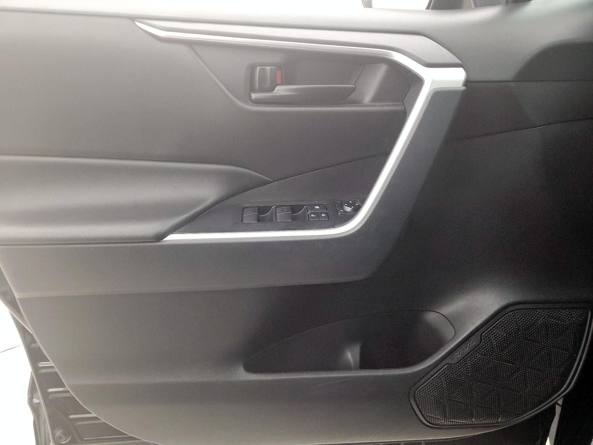 Thumbnail: 2025 Toyota RAV4 - 12