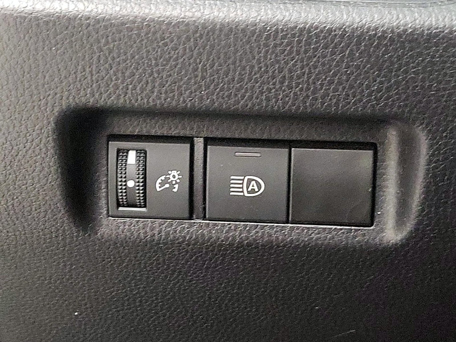 2025 Toyota RAV4 LE - Photo 14
