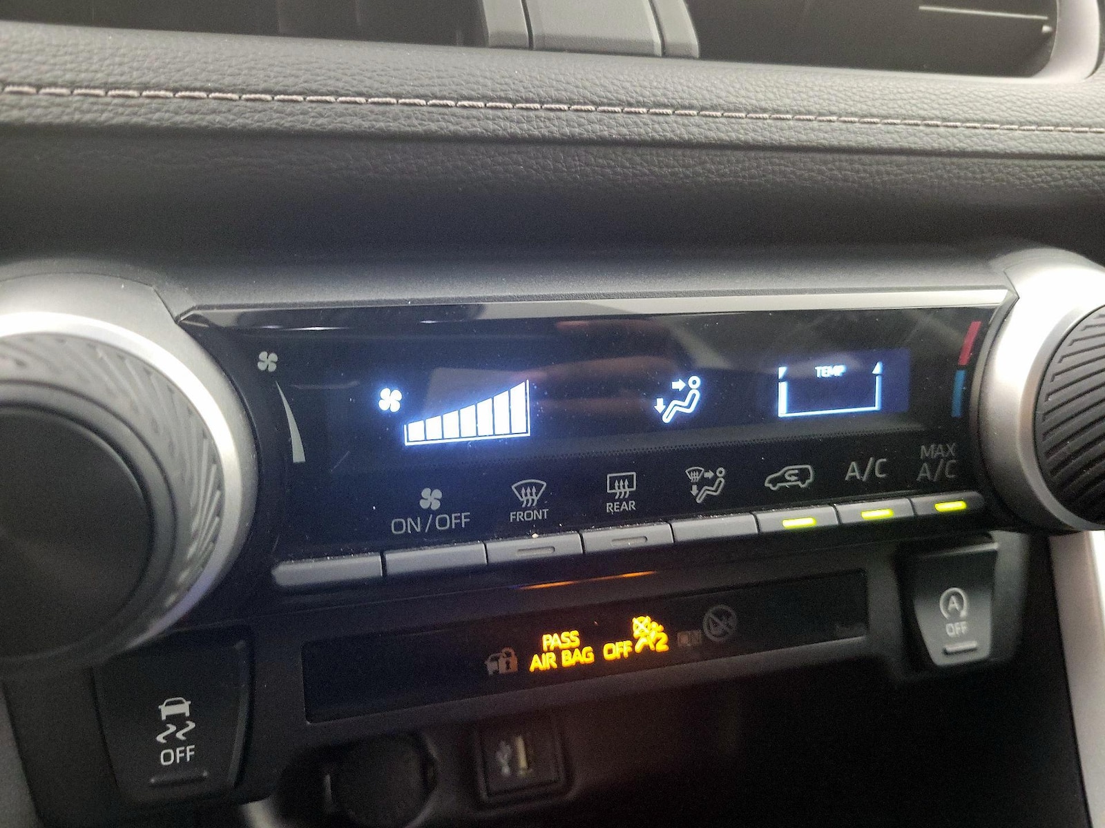 2025 Toyota RAV4 LE - Photo 17