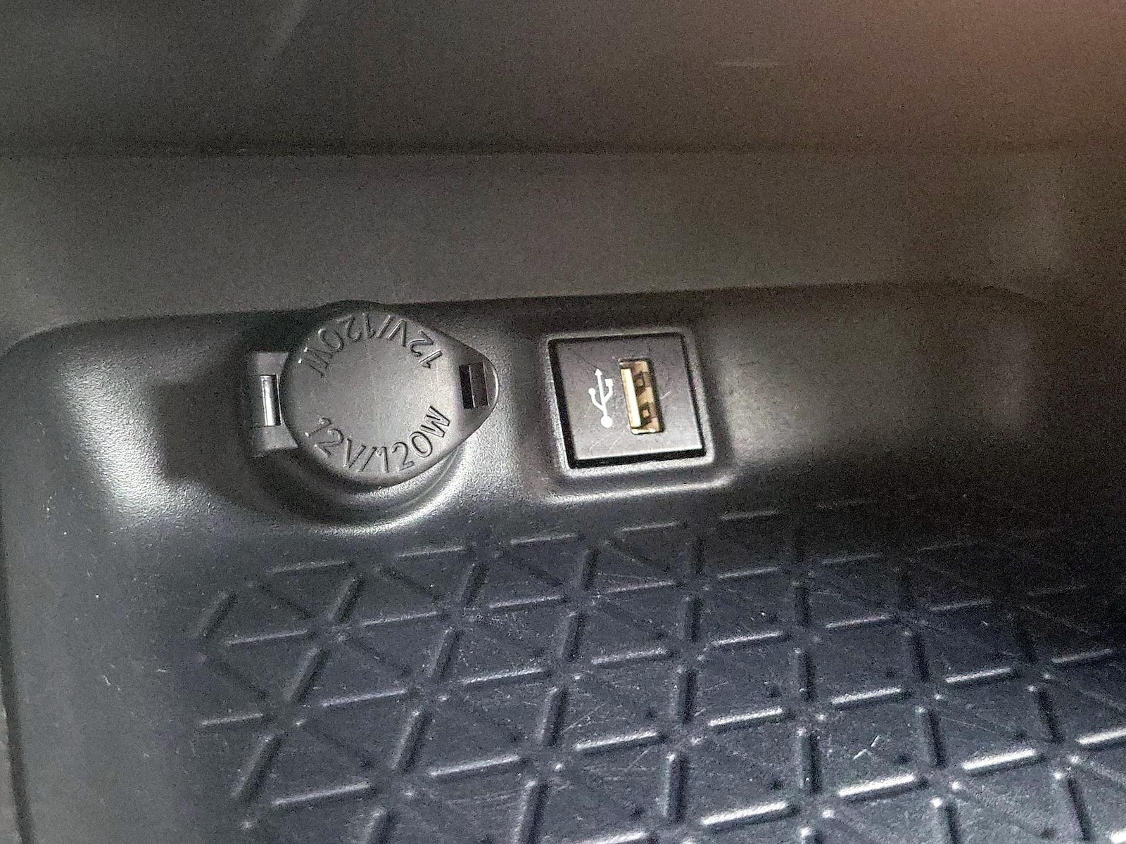 2025 Toyota RAV4 LE - Photo 19