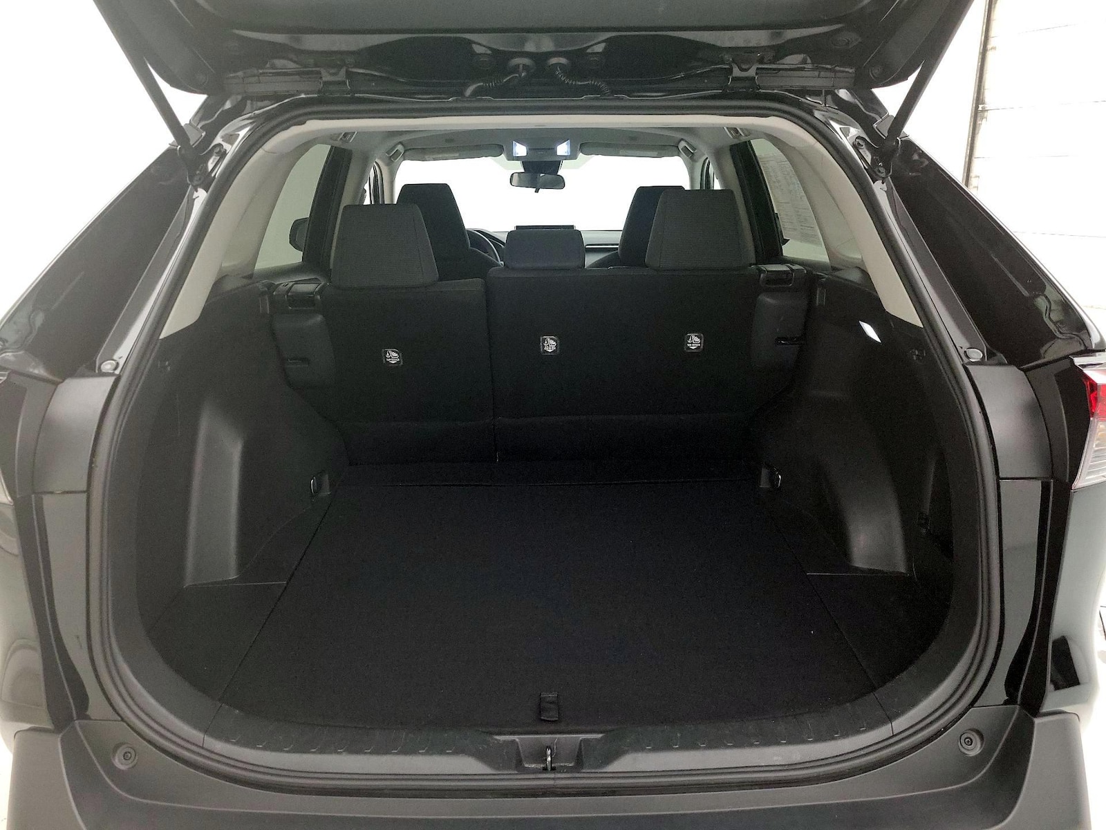 2025 Toyota RAV4 LE - Photo 21