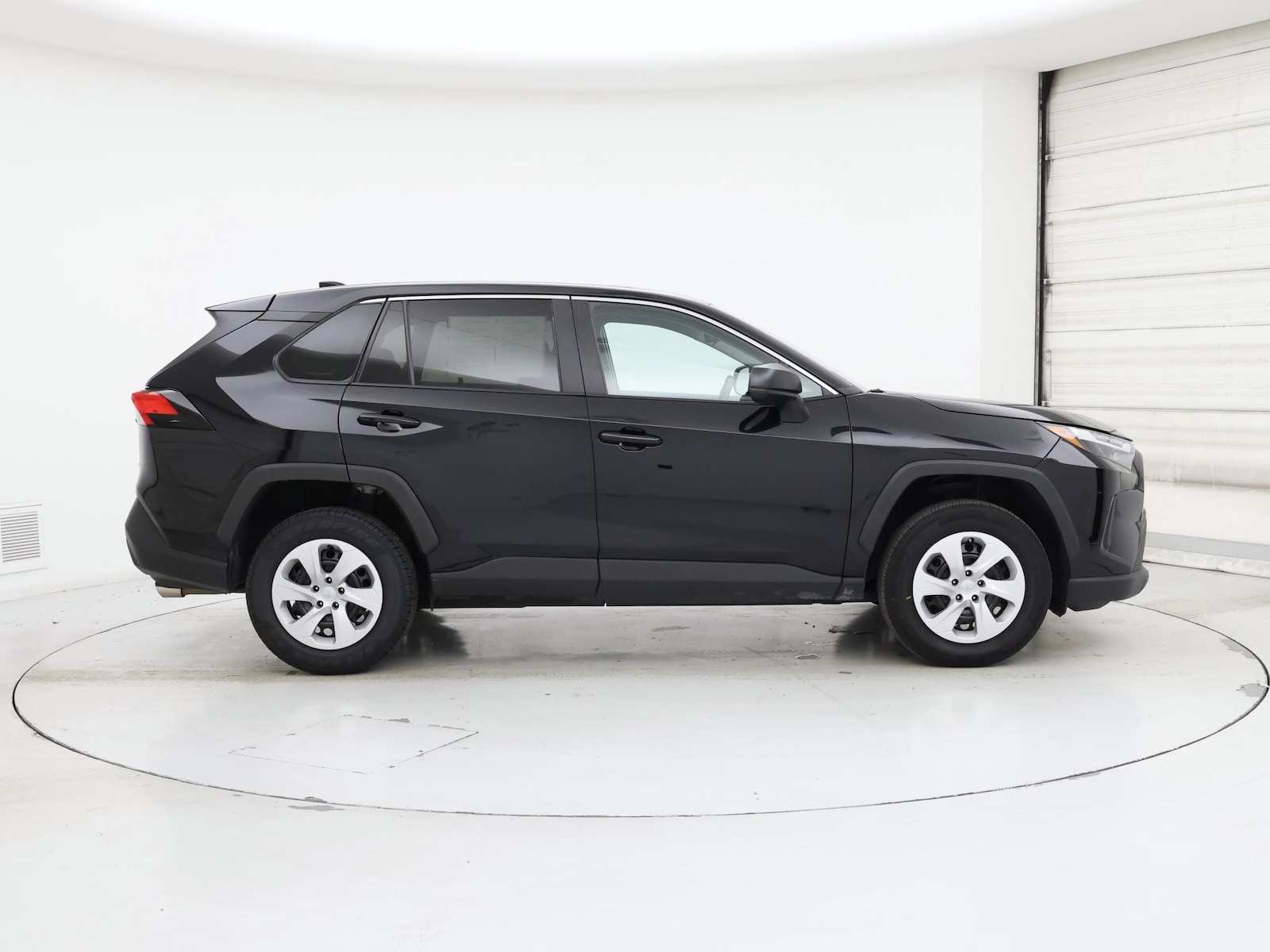2025 Toyota RAV4 LE - Photo 8