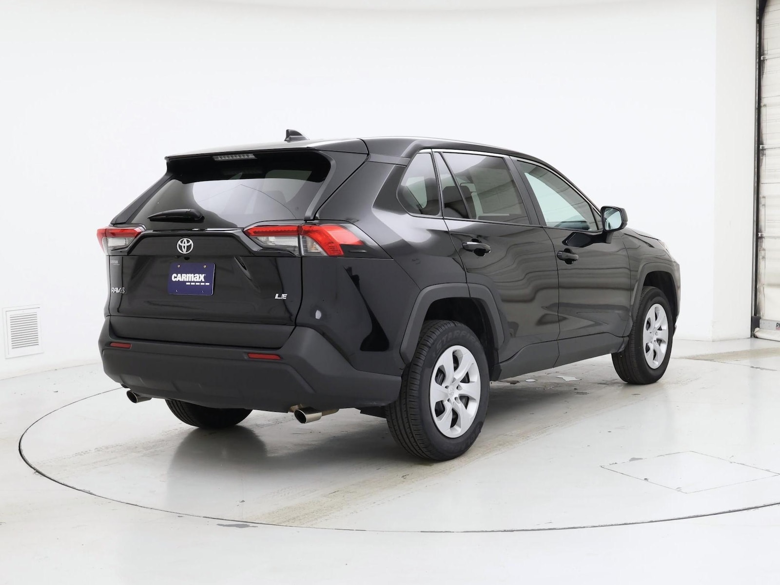 2025 Toyota RAV4 LE - Photo 9